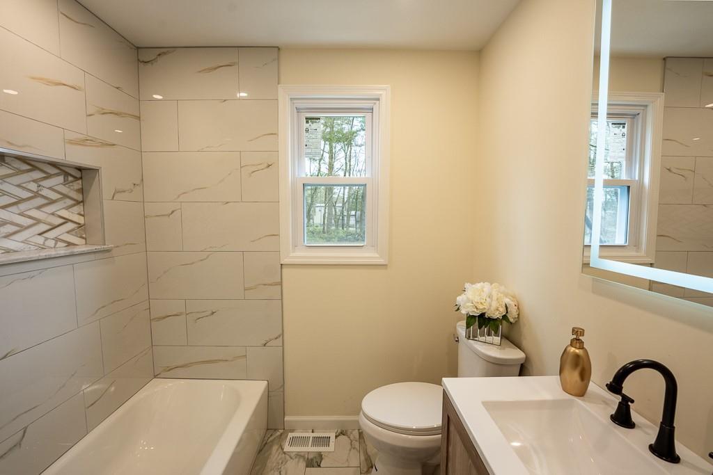 Single Family Spackenkill  Dutchess County, NY 12603, MLS-847676-22