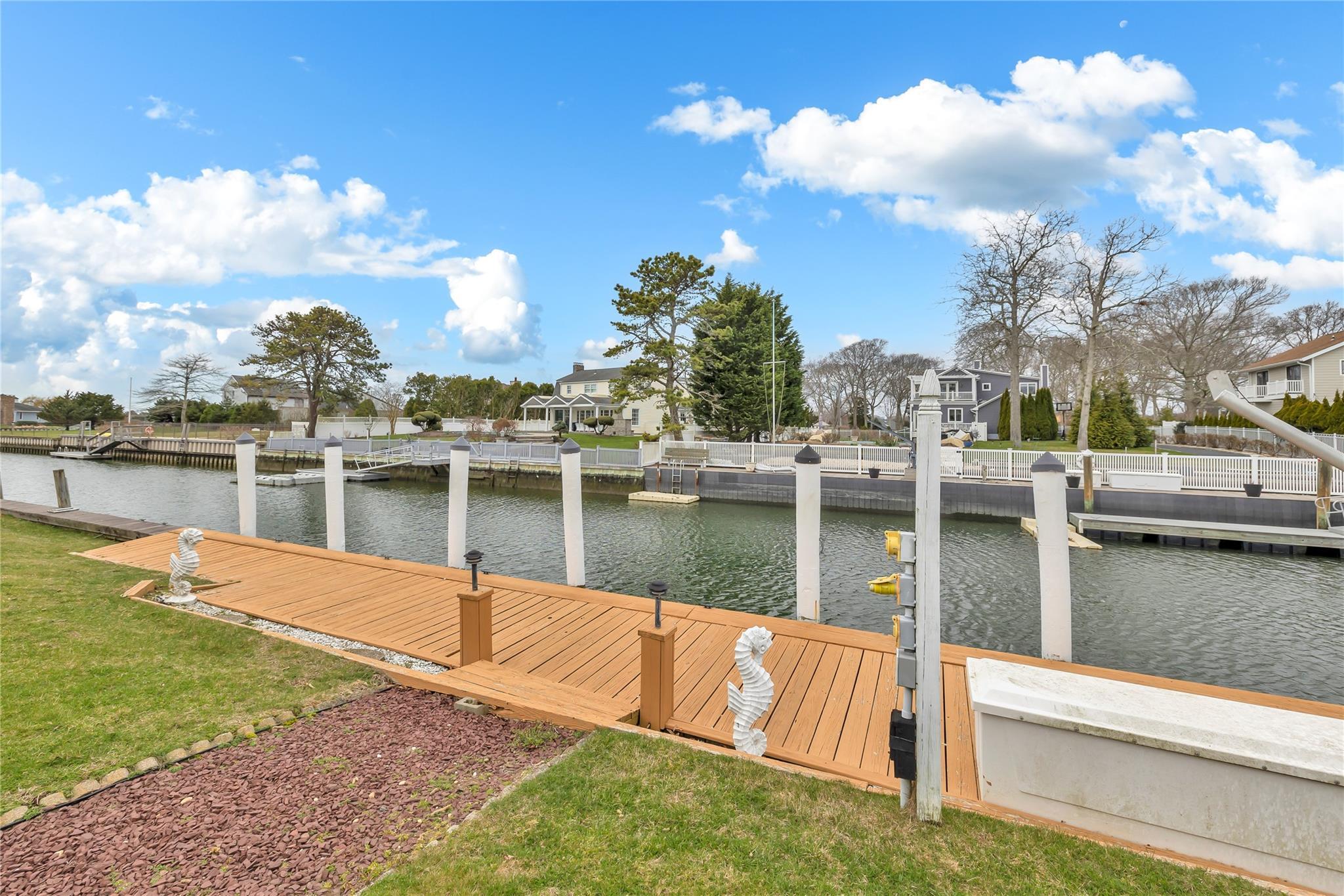 Single Family Oak  Suffolk County, NY 11946, MLS-847747-39