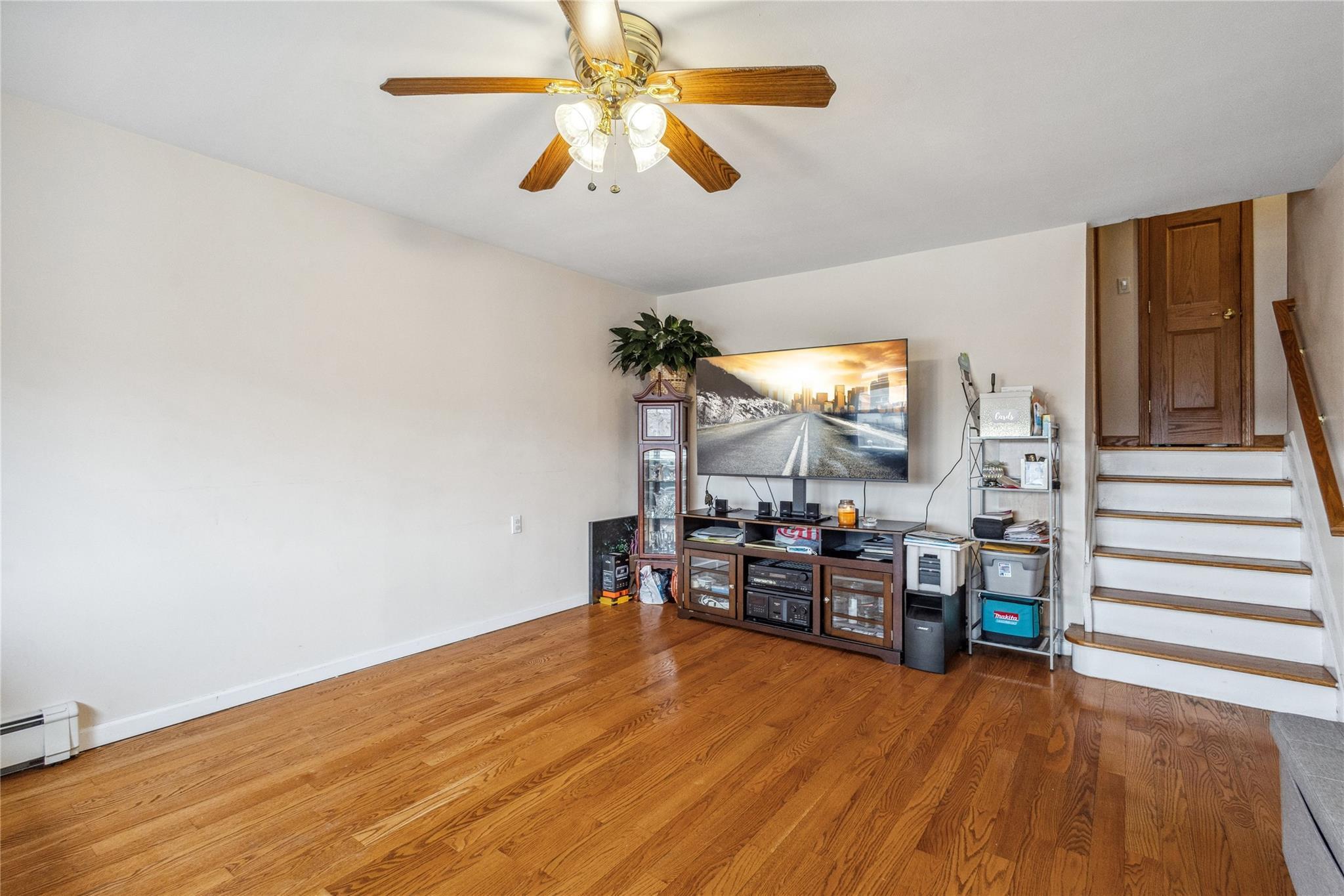 Single Family Warwick  Nassau County, NY 11558, MLS-847864-2