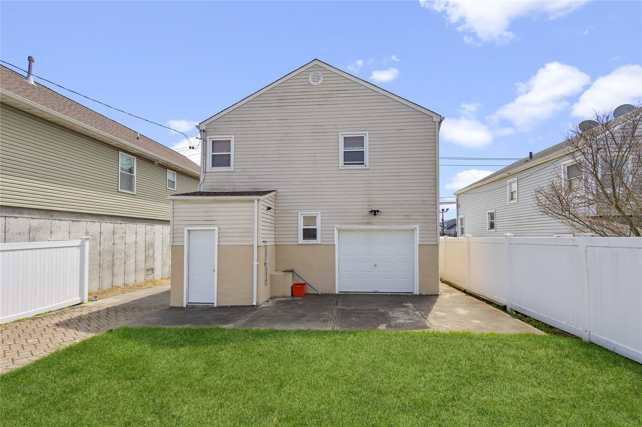 Single Family Warwick  Nassau County, NY 11558, MLS-847864-24