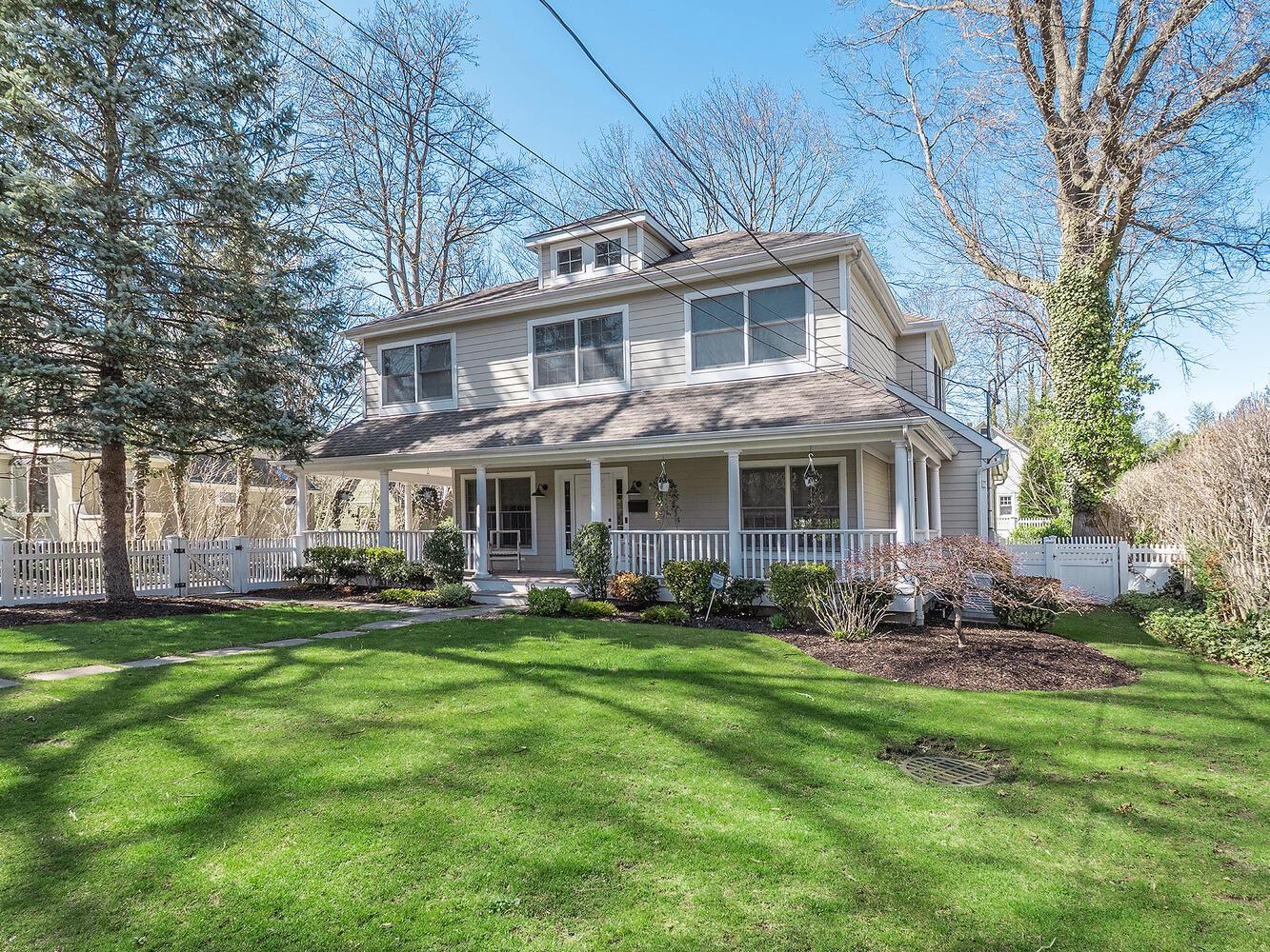 Single Family Glen  Nassau County, NY 11579, MLS-847916-2