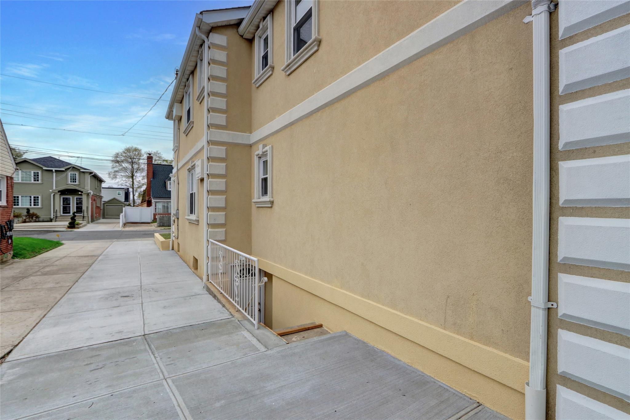 Single Family 196th  Queens, NY 11412, MLS-847945-22