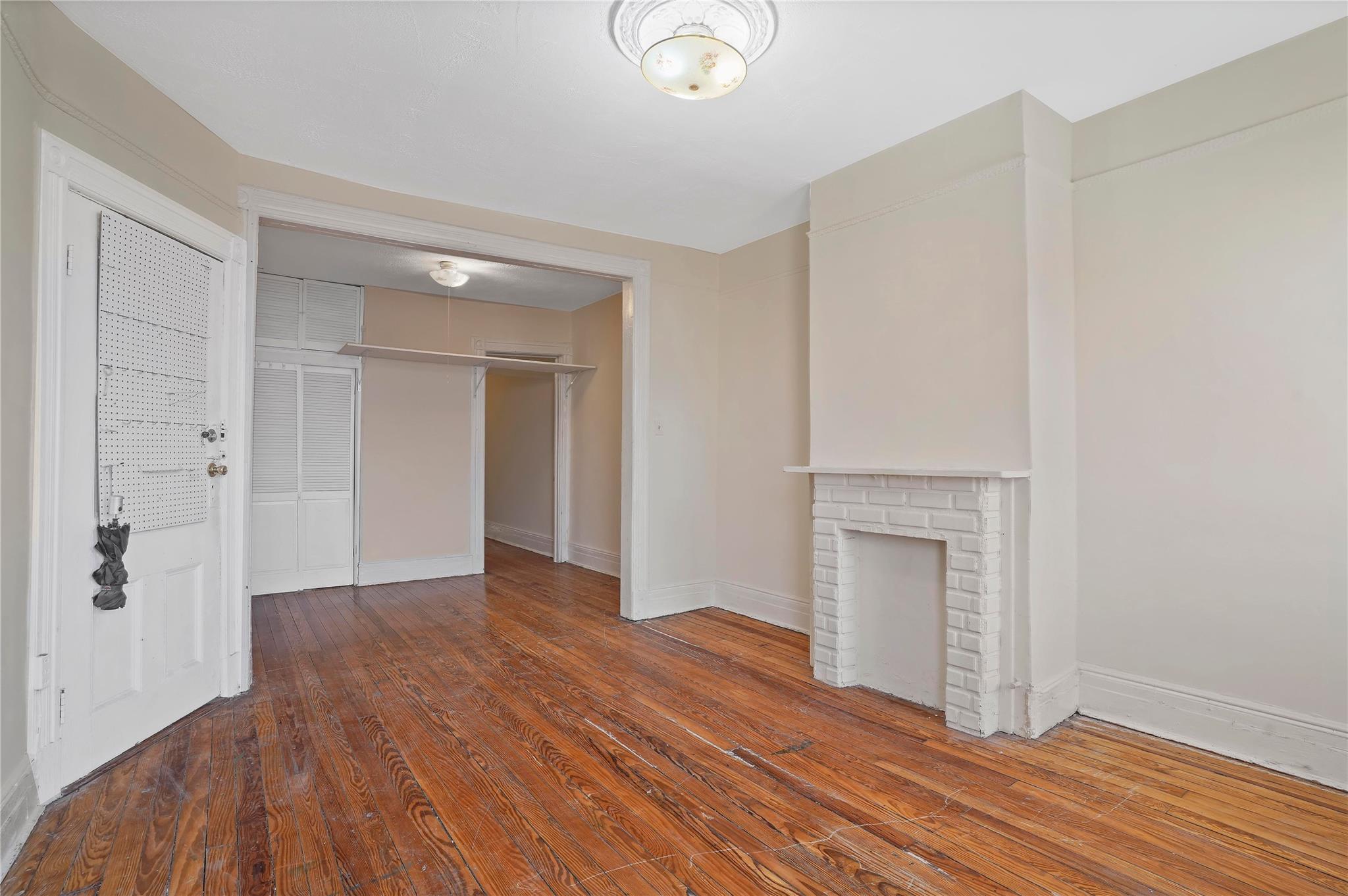 Single Family 55th  Queens, NY 11378, MLS-847961-25