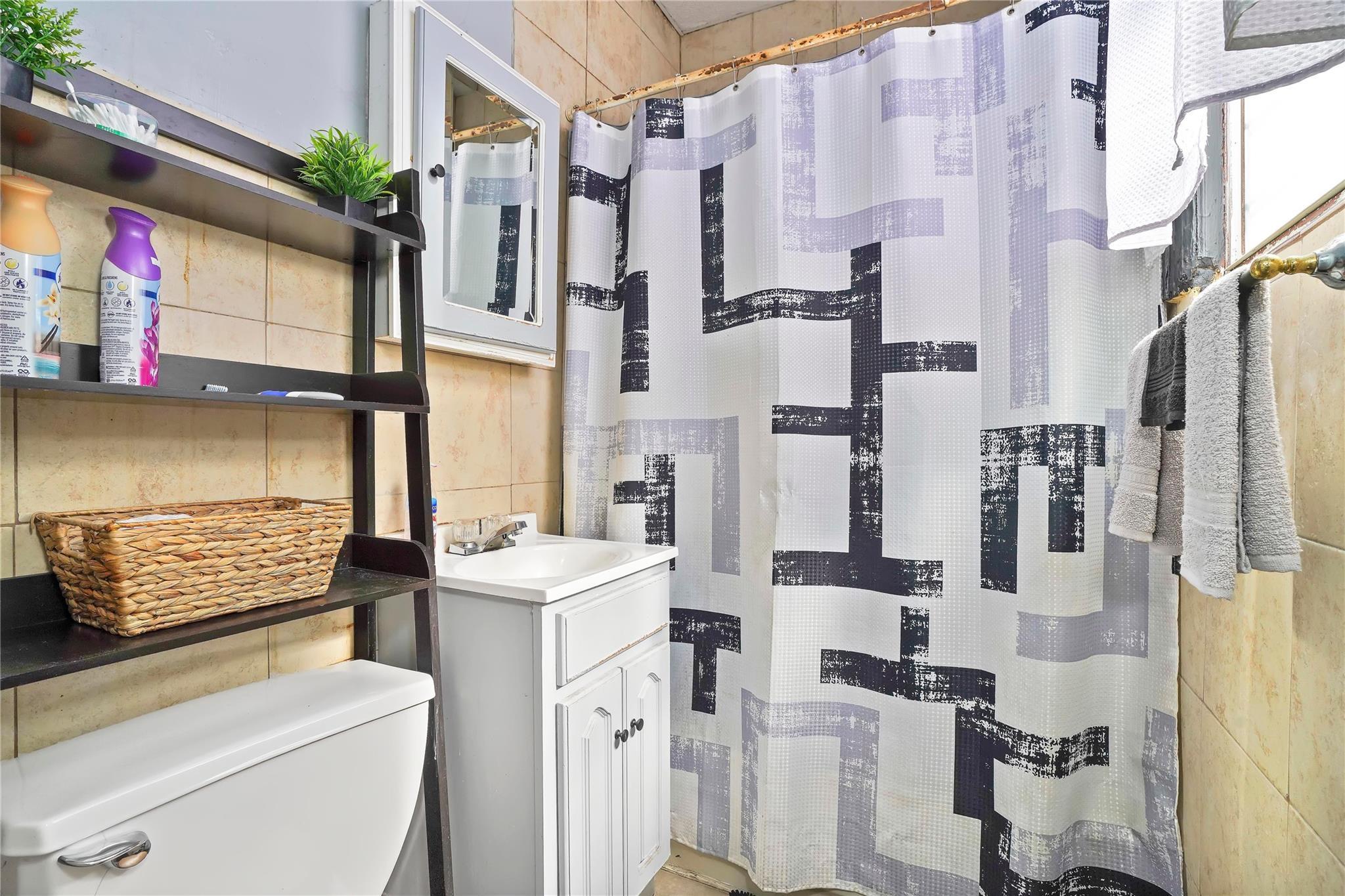 Single Family 55th  Queens, NY 11378, MLS-847961-27