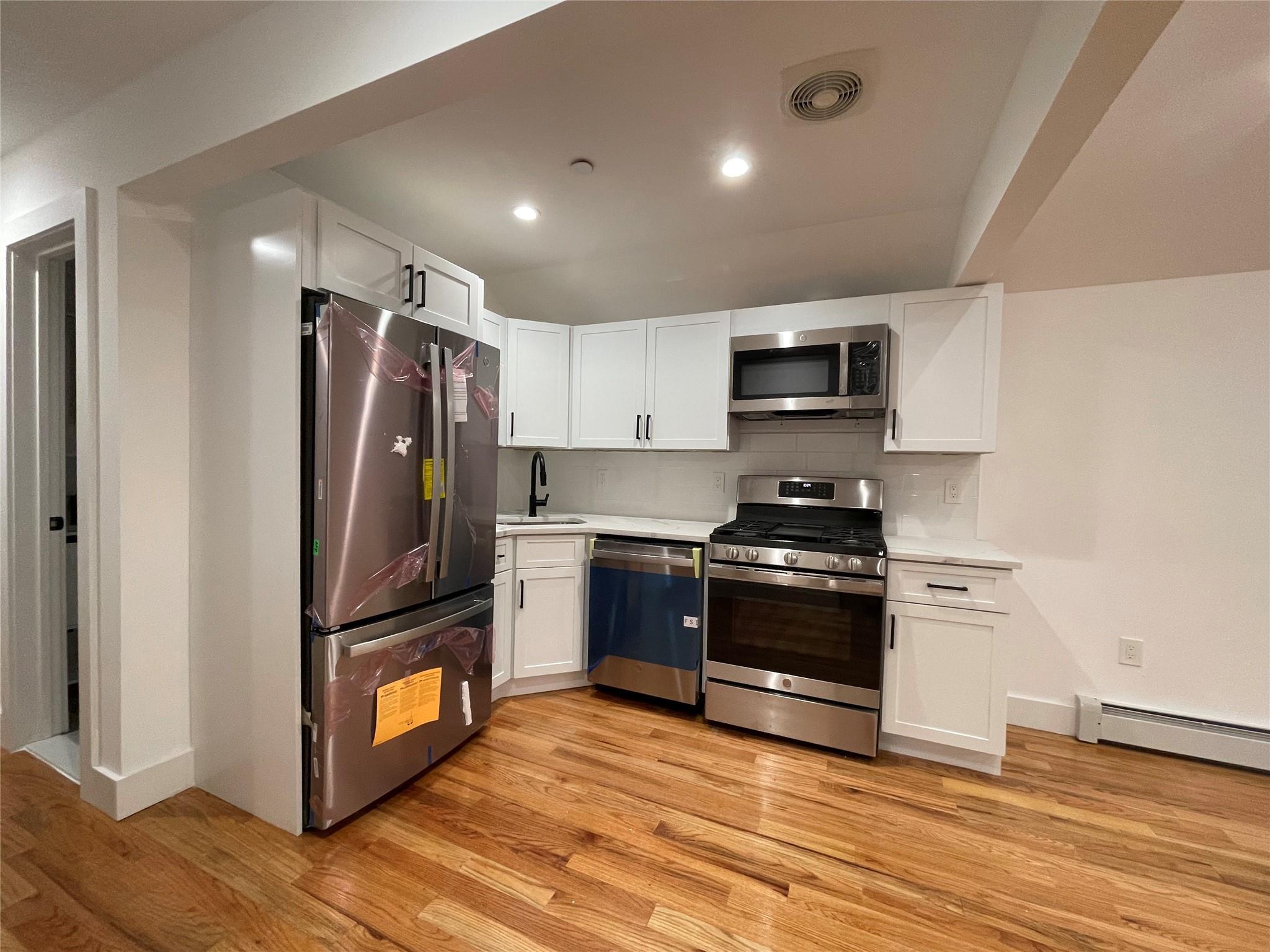 Apartment Hillmeyer  Queens, NY 11692, MLS-847969-2