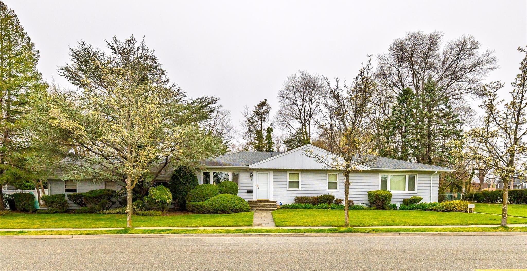 Single Family Hawthorne  Nassau County, NY 11732, MLS-848011-2