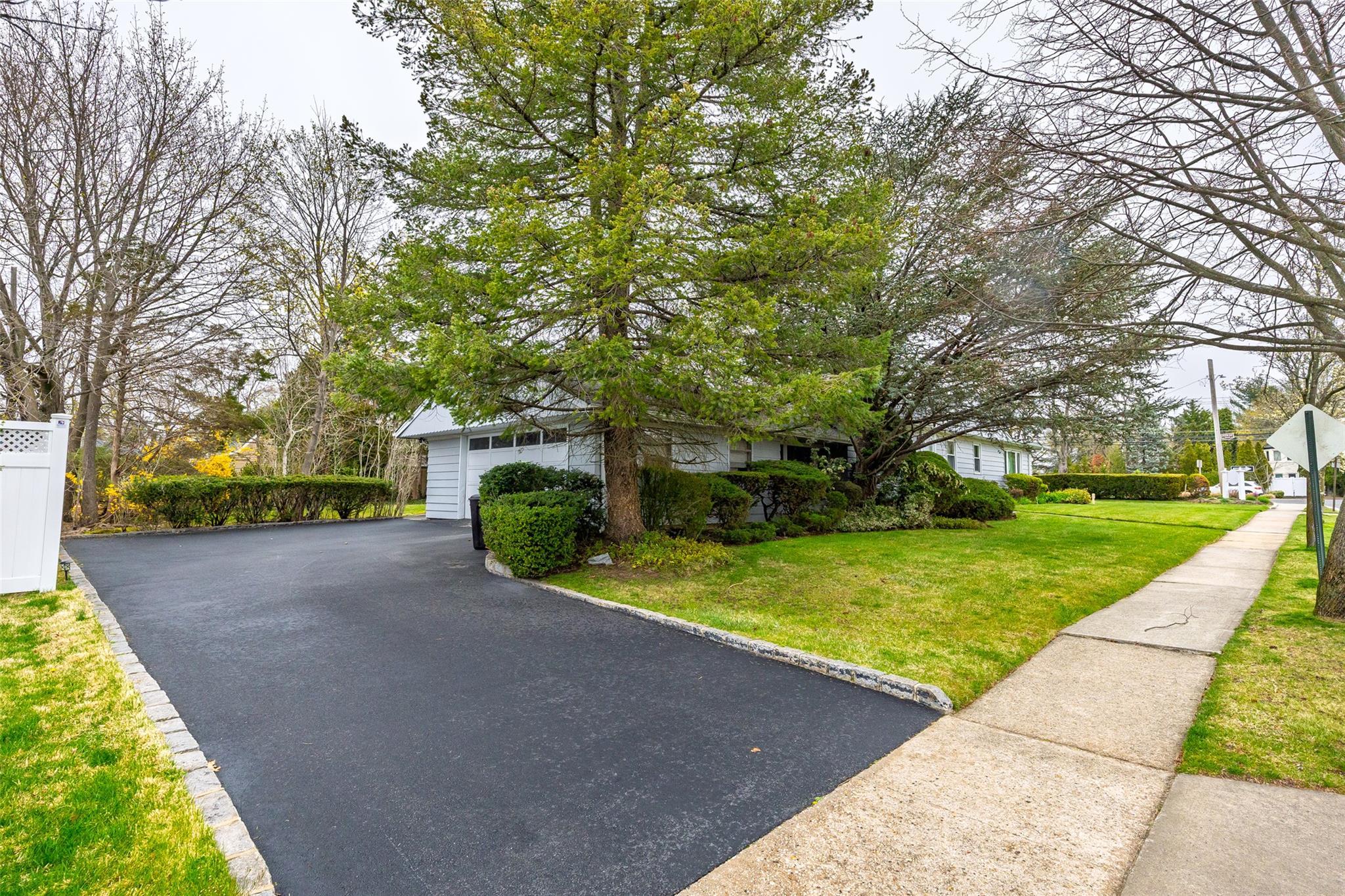 Single Family Hawthorne  Nassau County, NY 11732, MLS-848011-3
