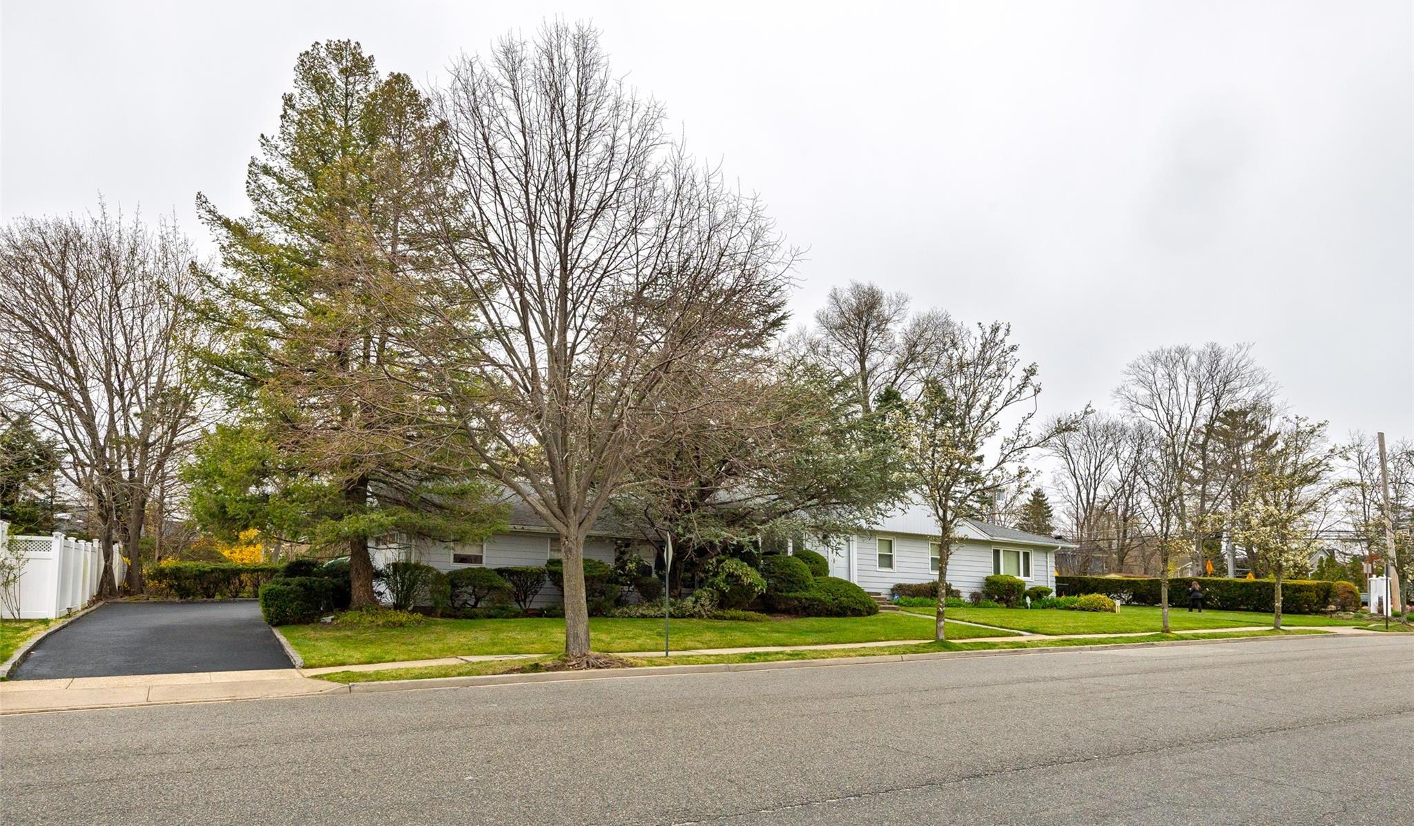 Single Family Hawthorne  Nassau County, NY 11732, MLS-848011-34