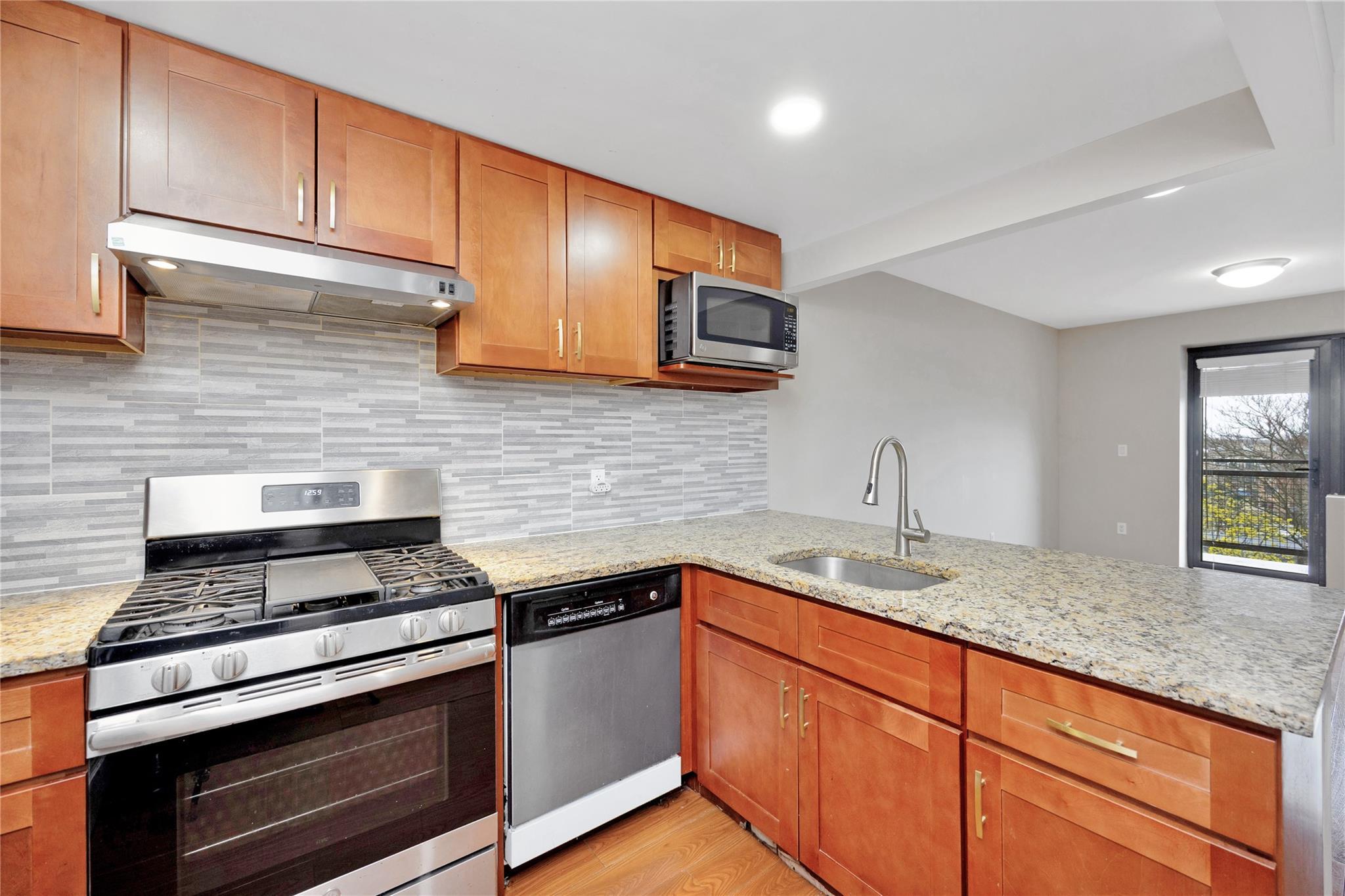 Apartment Jamaica  Queens, NY 11432, MLS-848024-10