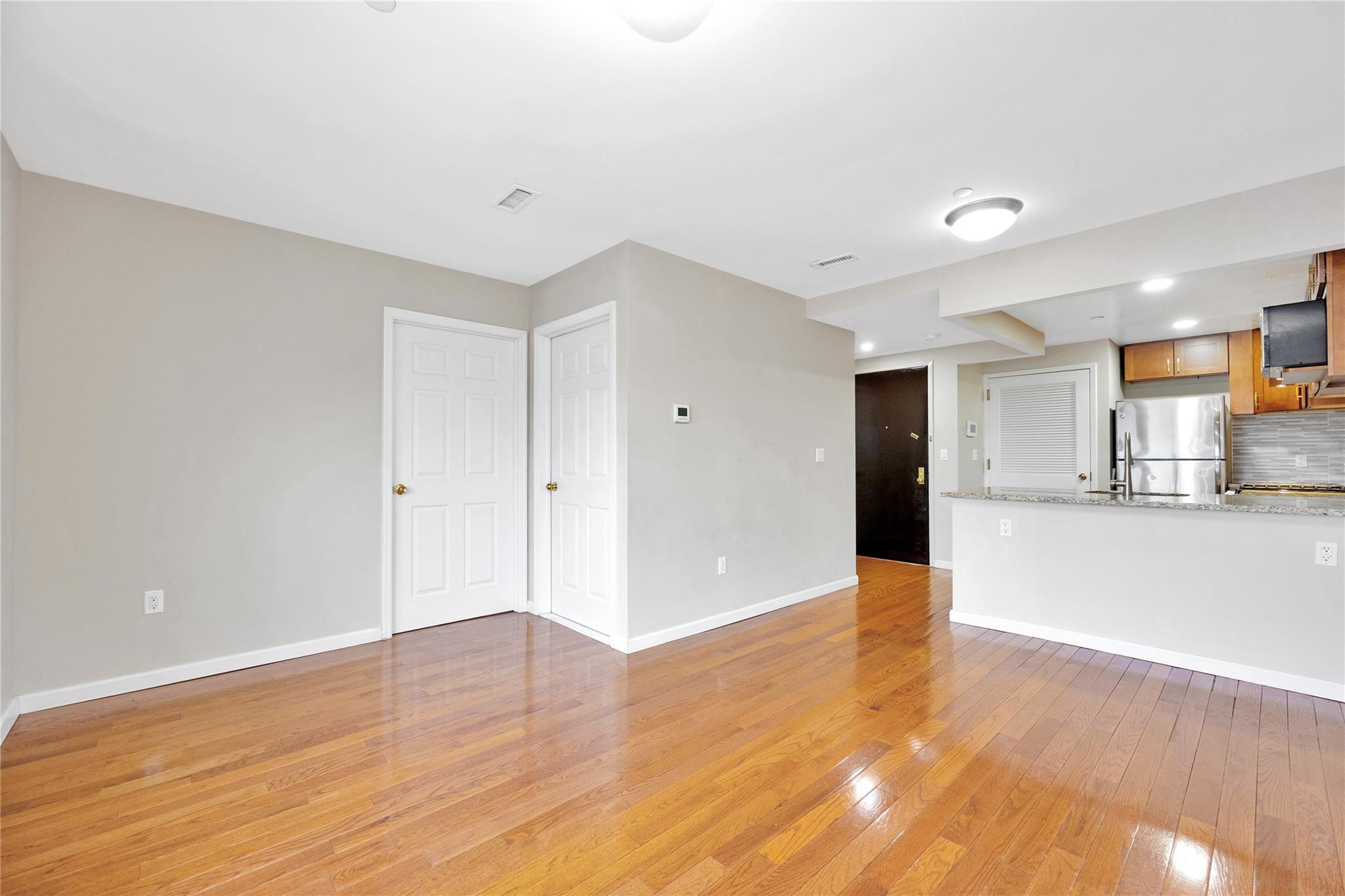 Apartment Jamaica  Queens, NY 11432, MLS-848024-11