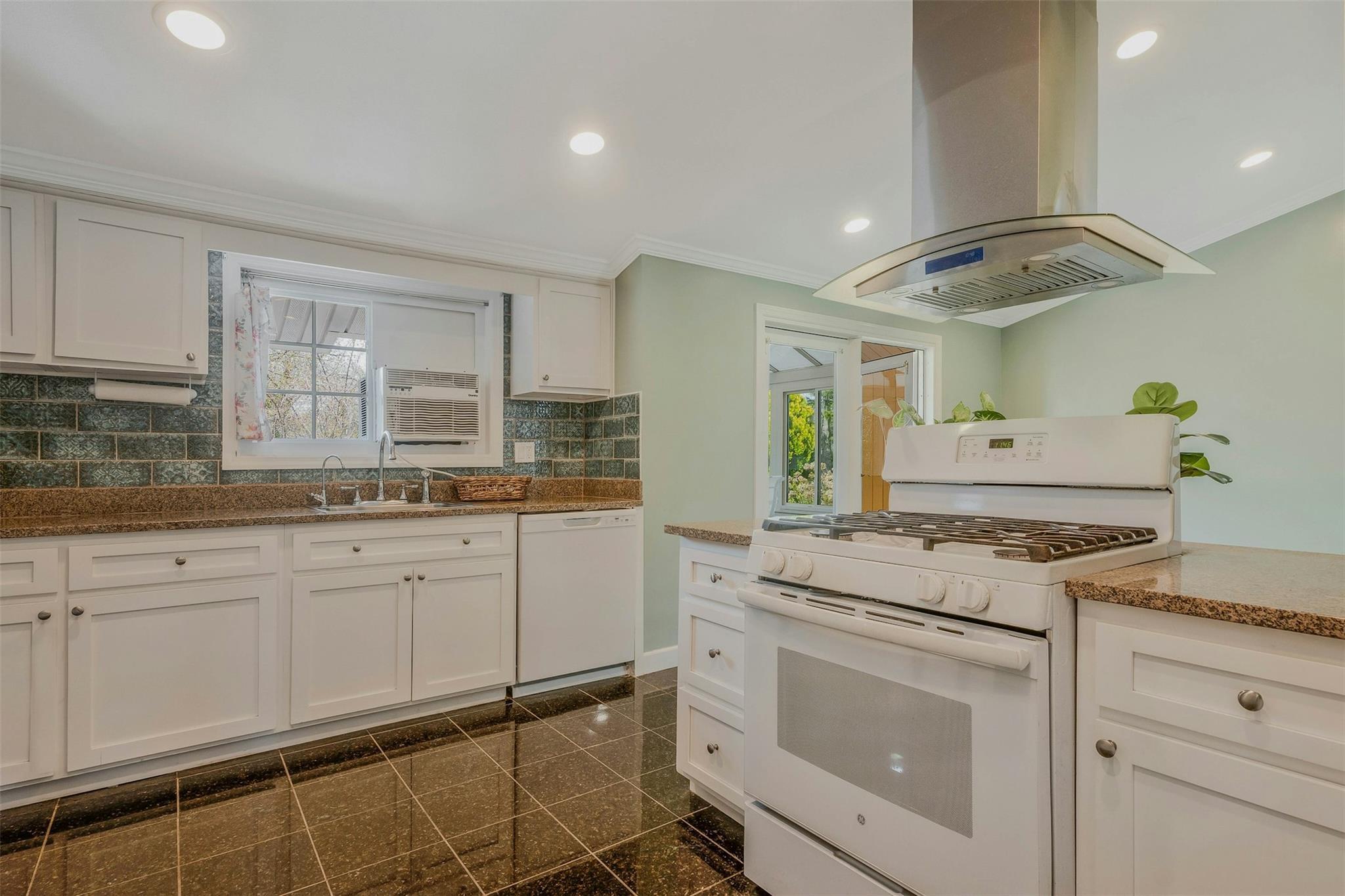 Single Family College  Suffolk County, NY 11790, MLS-848032-11