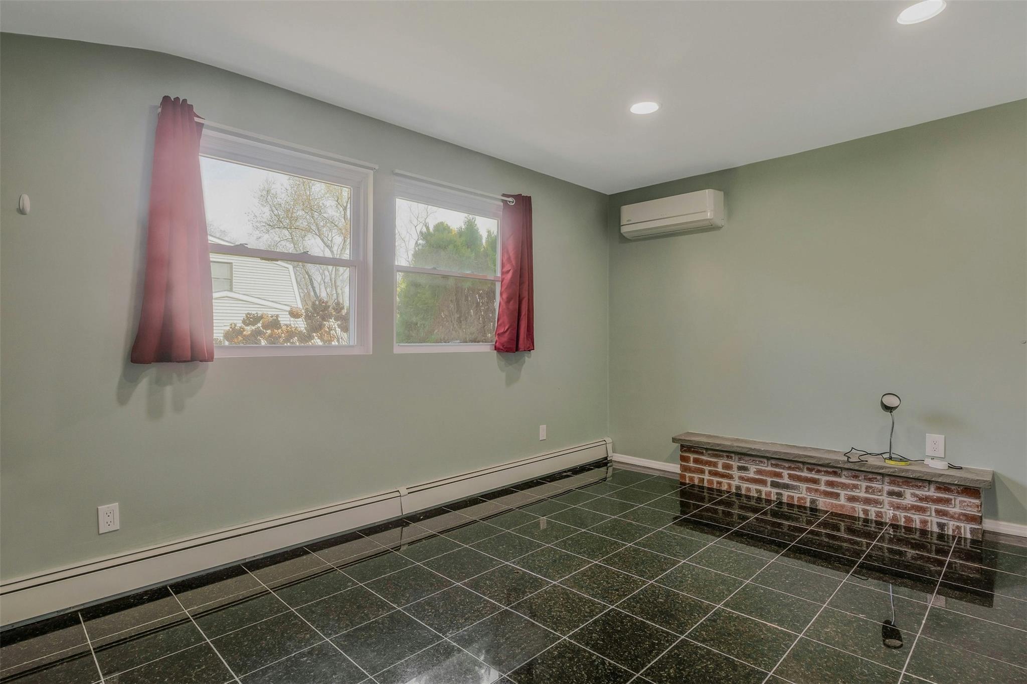 Single Family College  Suffolk County, NY 11790, MLS-848032-14