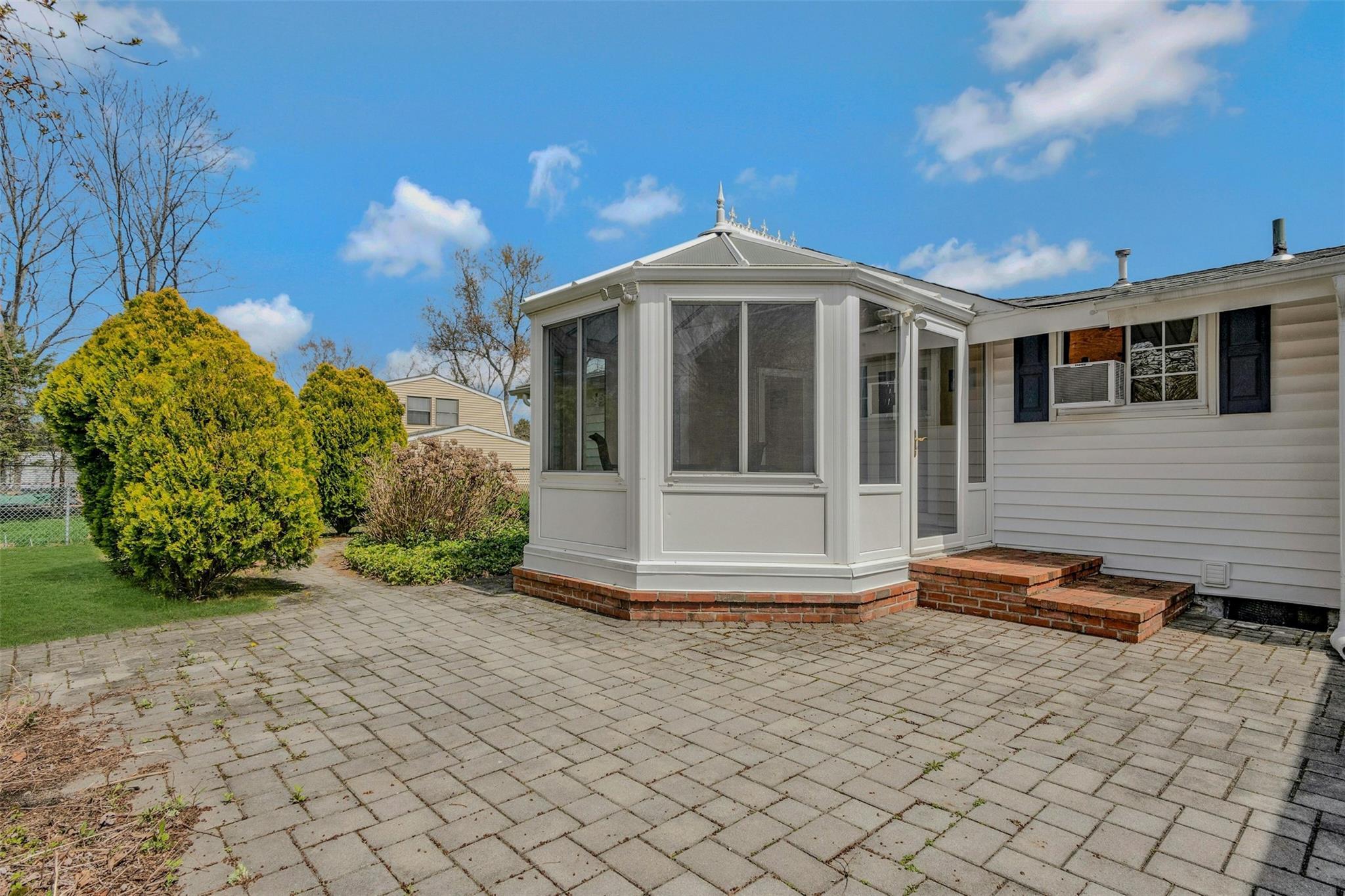 Single Family College  Suffolk County, NY 11790, MLS-848032-32