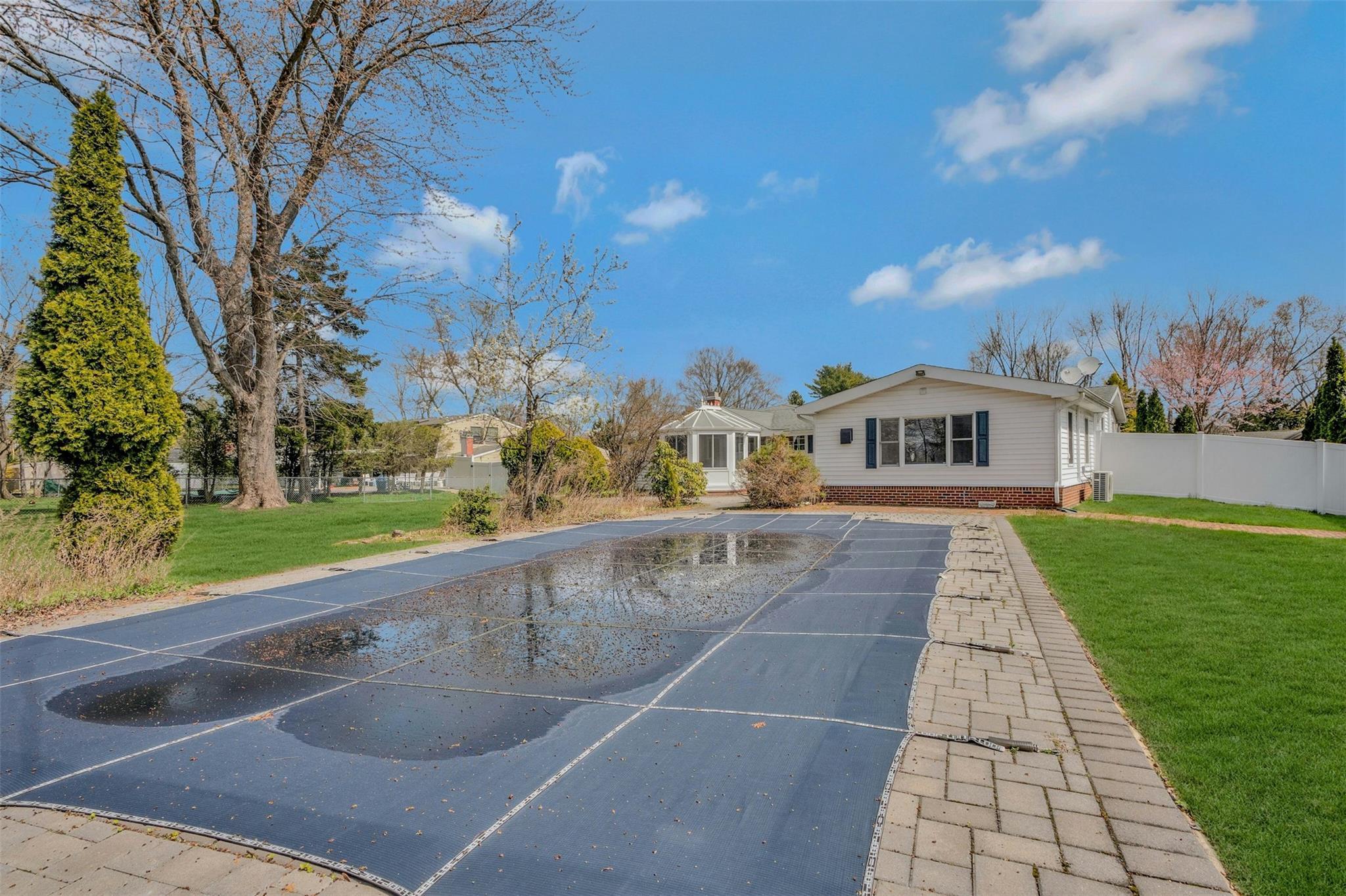 Single Family College  Suffolk County, NY 11790, MLS-848032-34