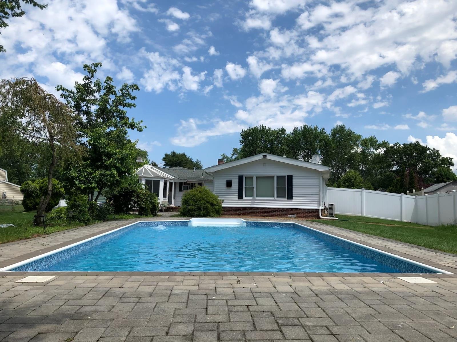 Single Family College  Suffolk County, NY 11790, MLS-848032-35