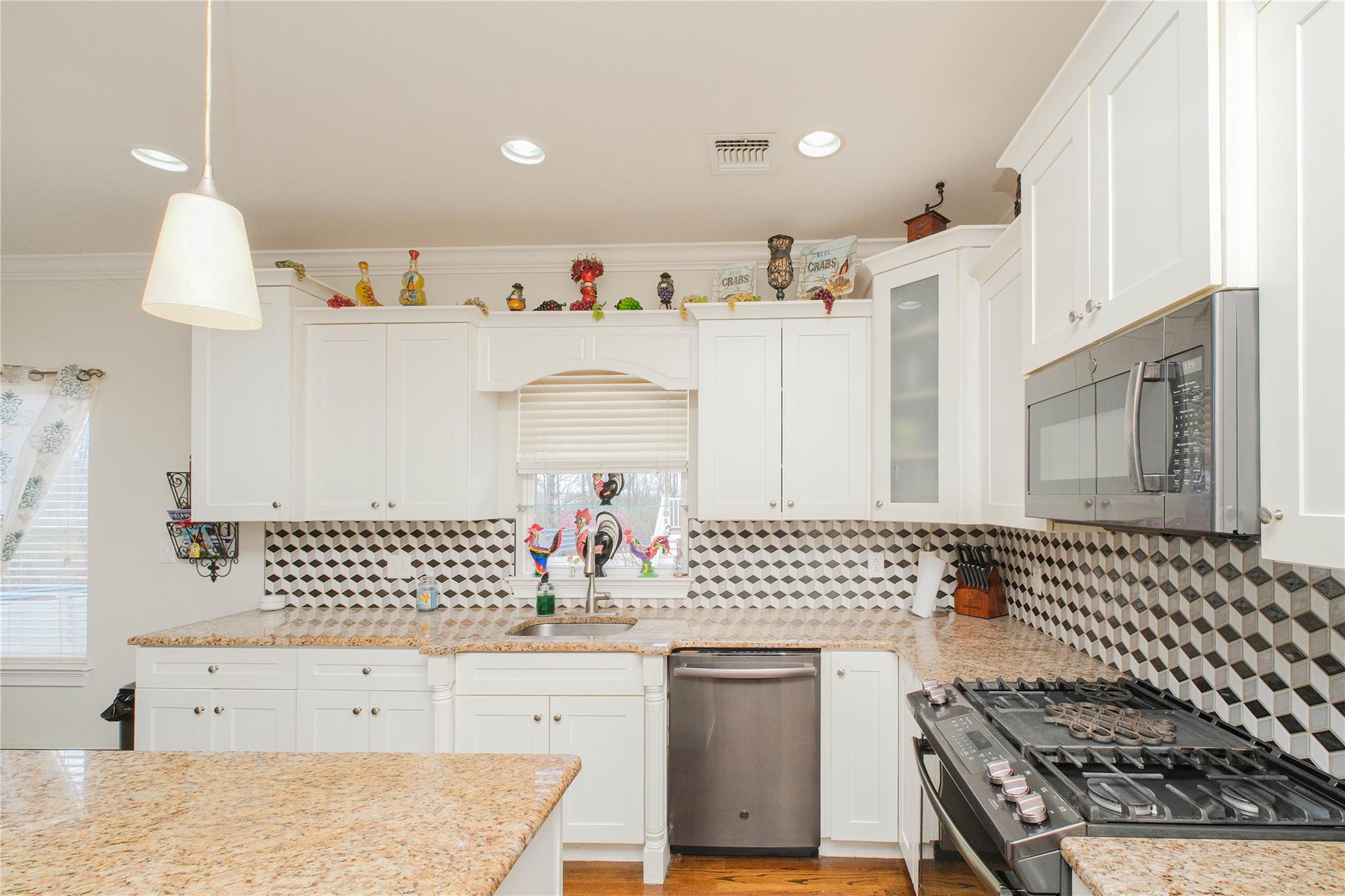 Single Family Berkshire  Staten Island, NY 10309, MLS-848129-10