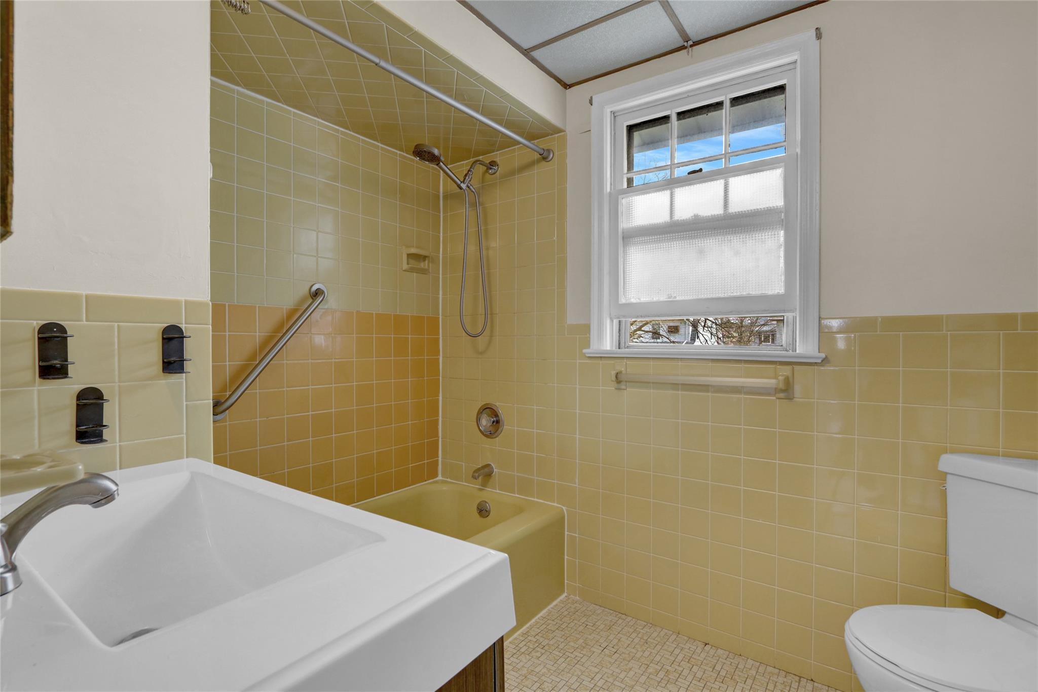 Single Family Gladiolus  Nassau County, NY 11001, MLS-848198-18