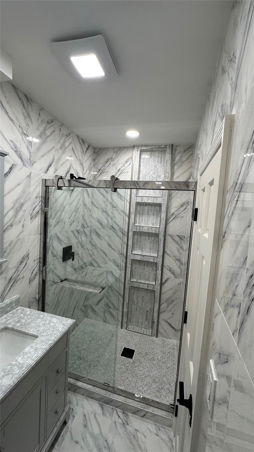 Apartment 60th  Queens, NY 11378, MLS-848203-10