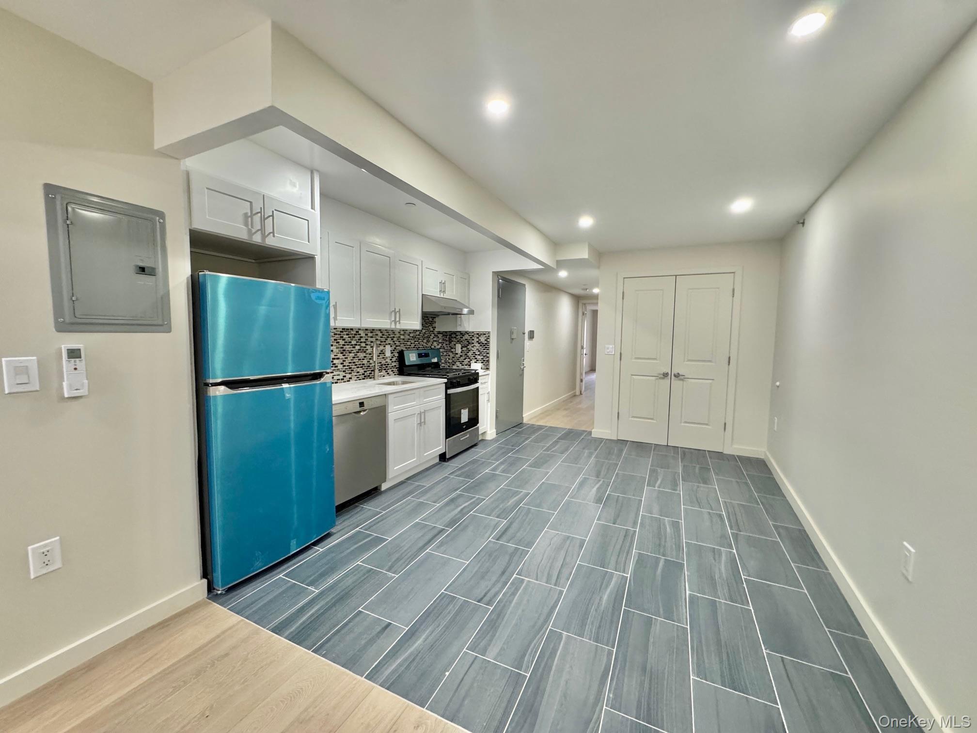 Commercial Sale Johnson  Bronx, NY 10463, MLS-848251-17