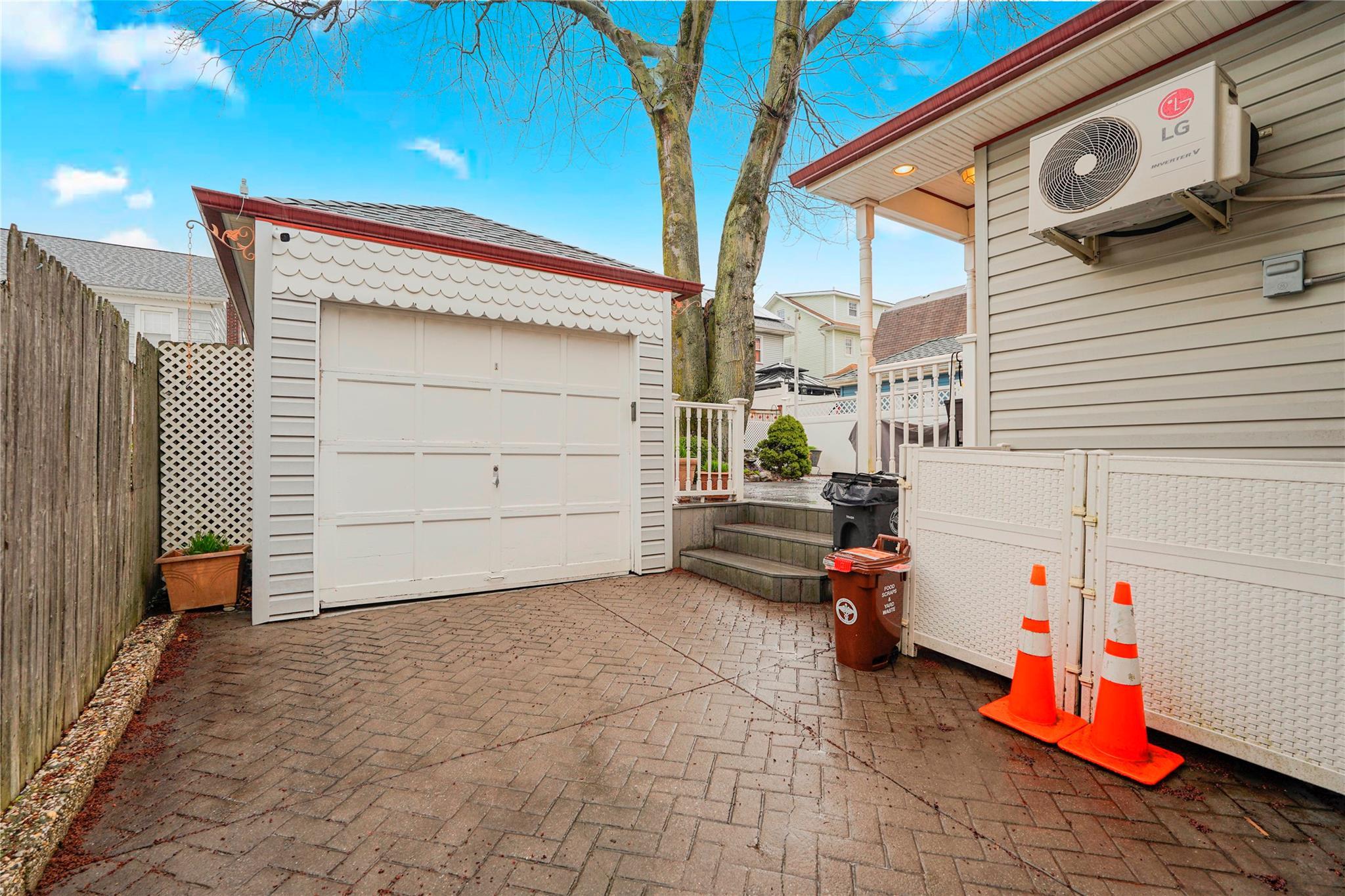 Single Family Lawrence  Staten Island, NY 10310, MLS-848265-39