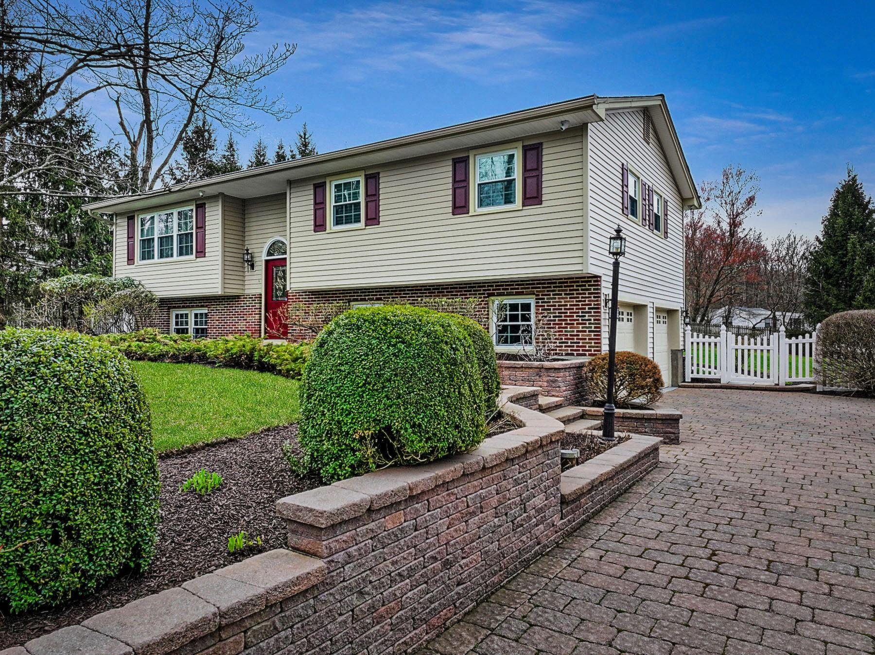 Single Family in Blooming Grove - Hudson  Orange County, NY 10992