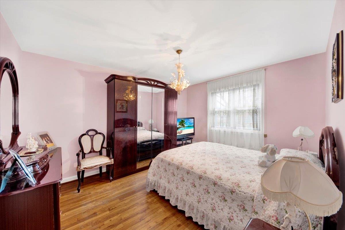 Single Family Seymour  Bronx, NY 10469, MLS-848370-17