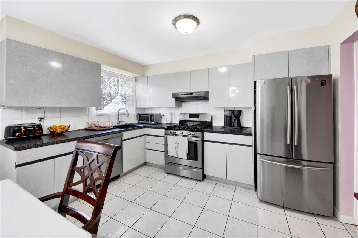 Single Family Seymour  Bronx, NY 10469, MLS-848370-7