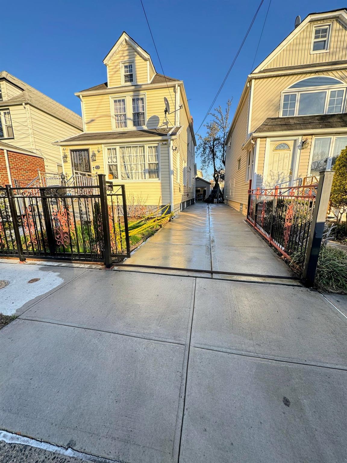 Single Family 118th Ave  Queens, NY 11434, MLS-848433-4