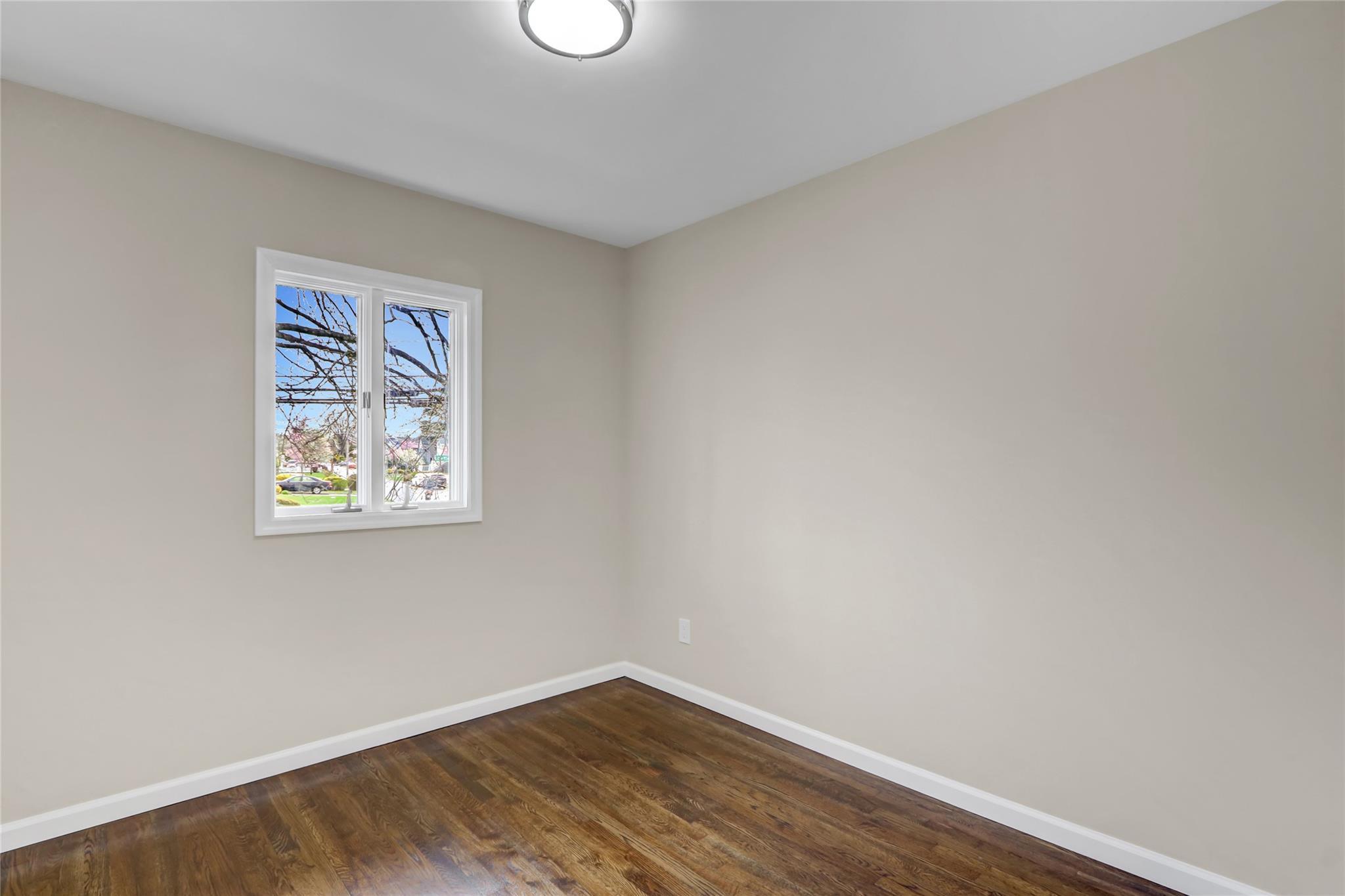 Single Family Little Whaleneck  Nassau County, NY 11566, MLS-848554-11