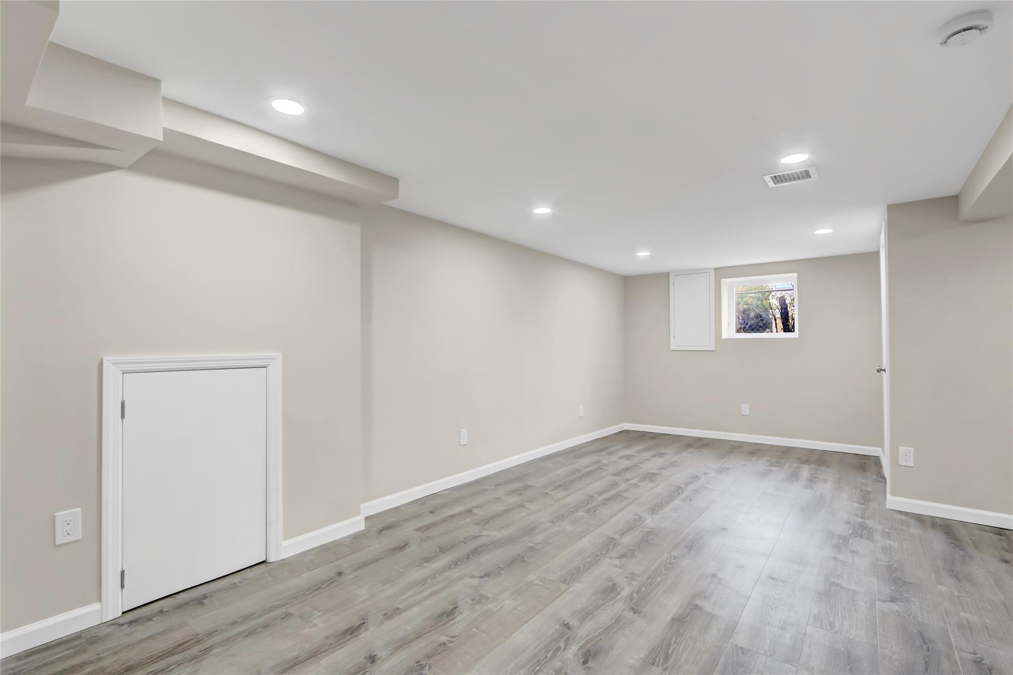 Single Family Little Whaleneck  Nassau County, NY 11566, MLS-848554-14