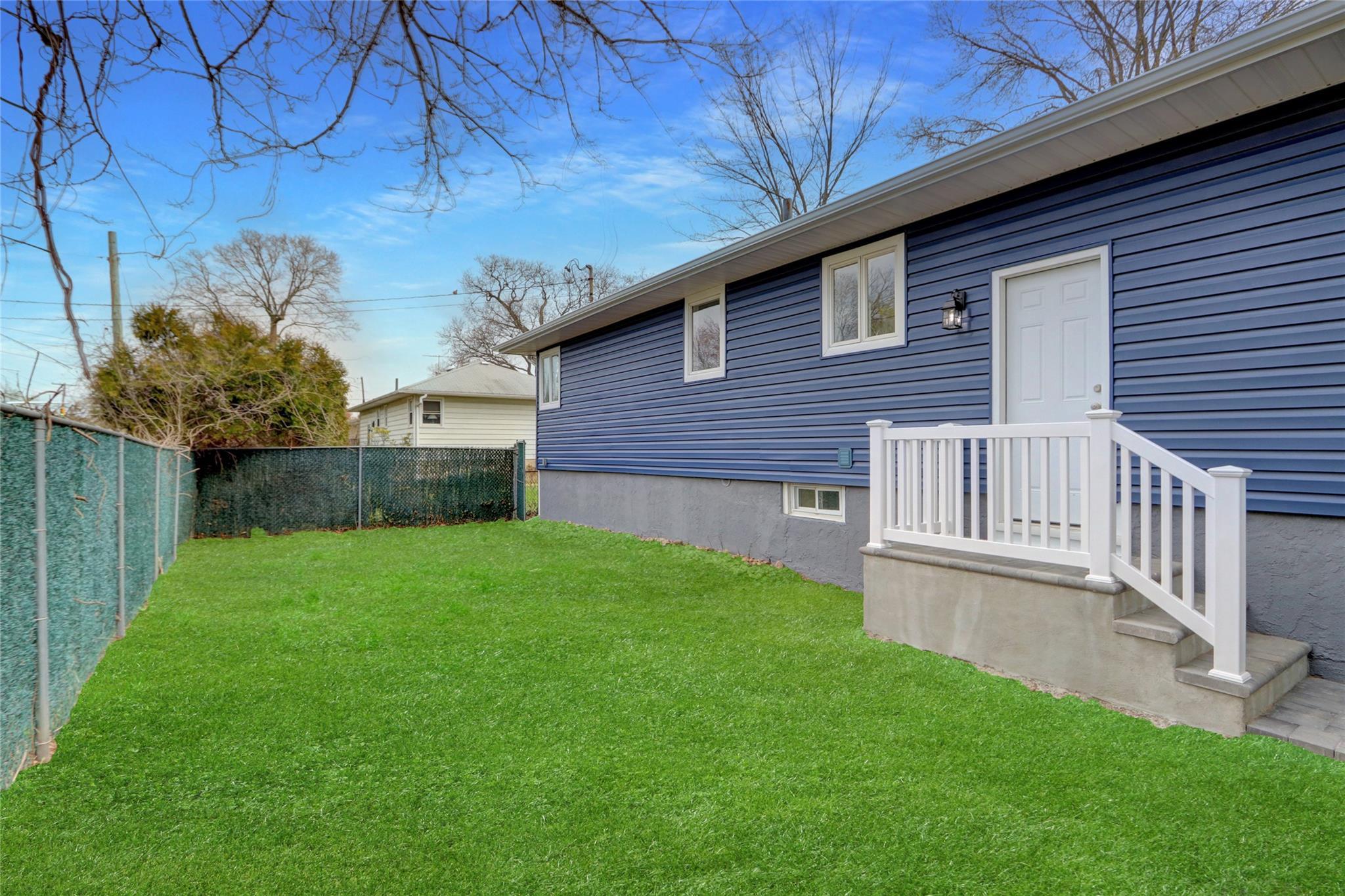 Single Family Little Whaleneck  Nassau County, NY 11566, MLS-848554-21