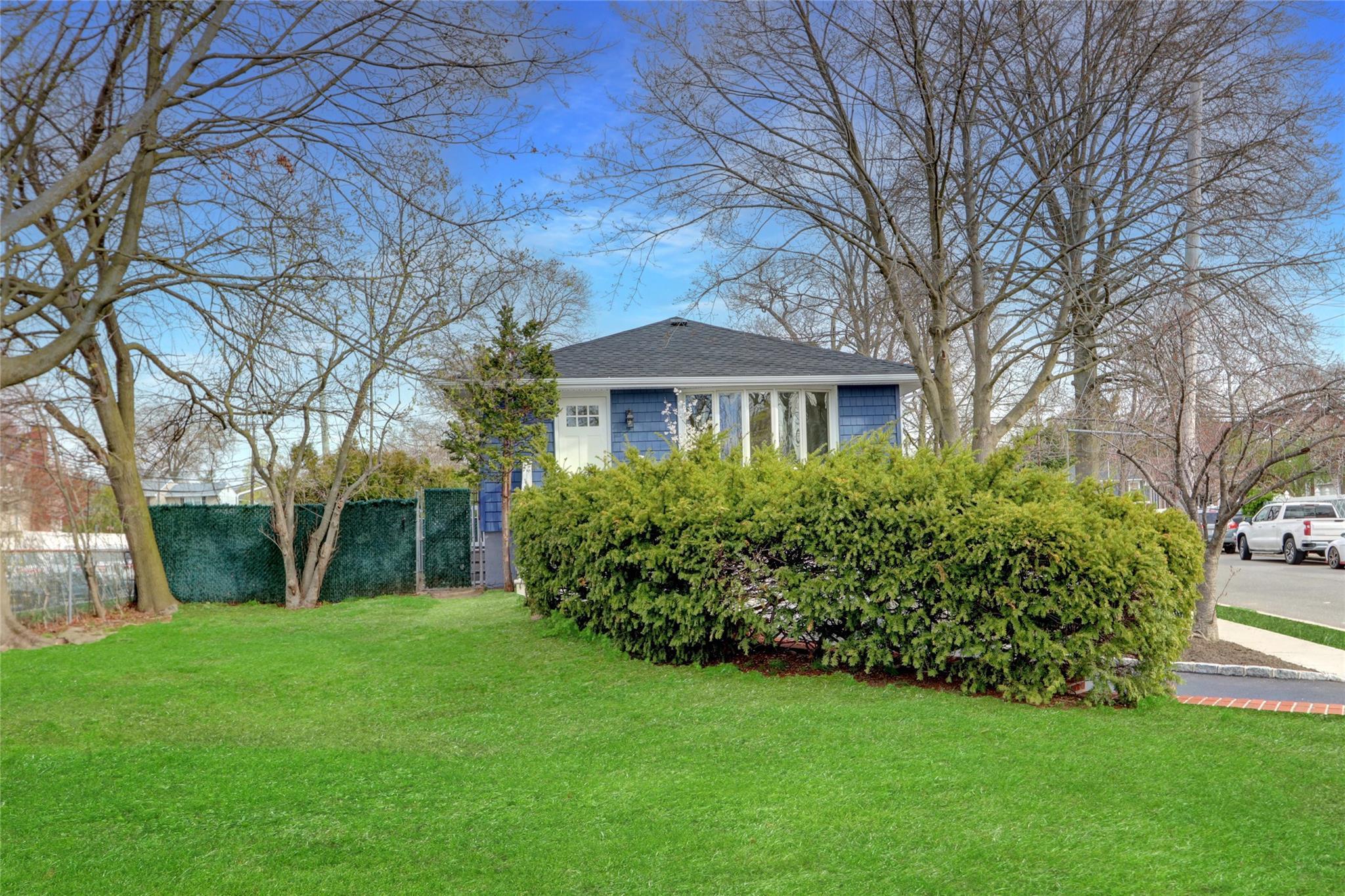 Single Family Little Whaleneck  Nassau County, NY 11566, MLS-848554-3