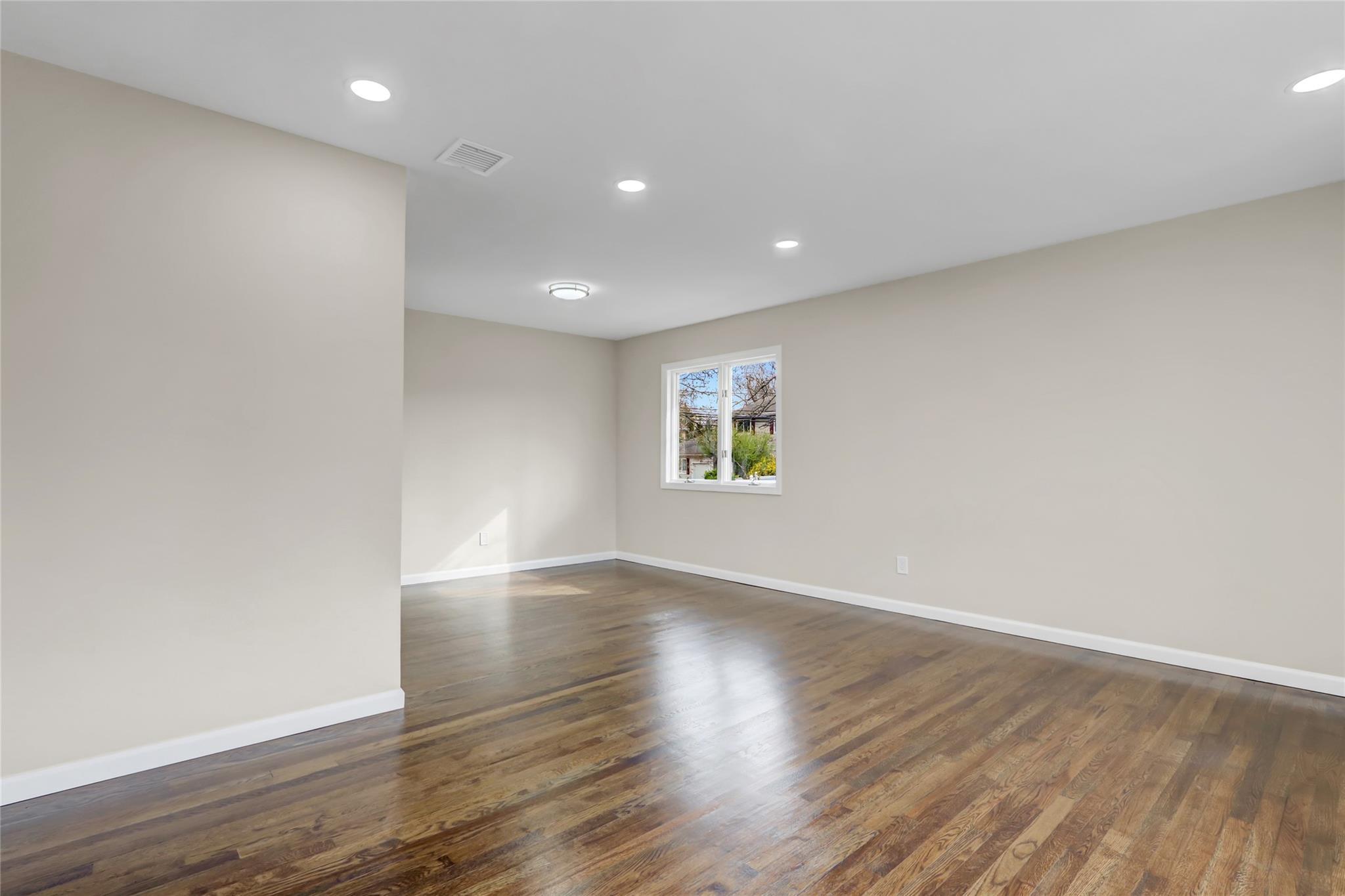 Single Family Little Whaleneck  Nassau County, NY 11566, MLS-848554-4