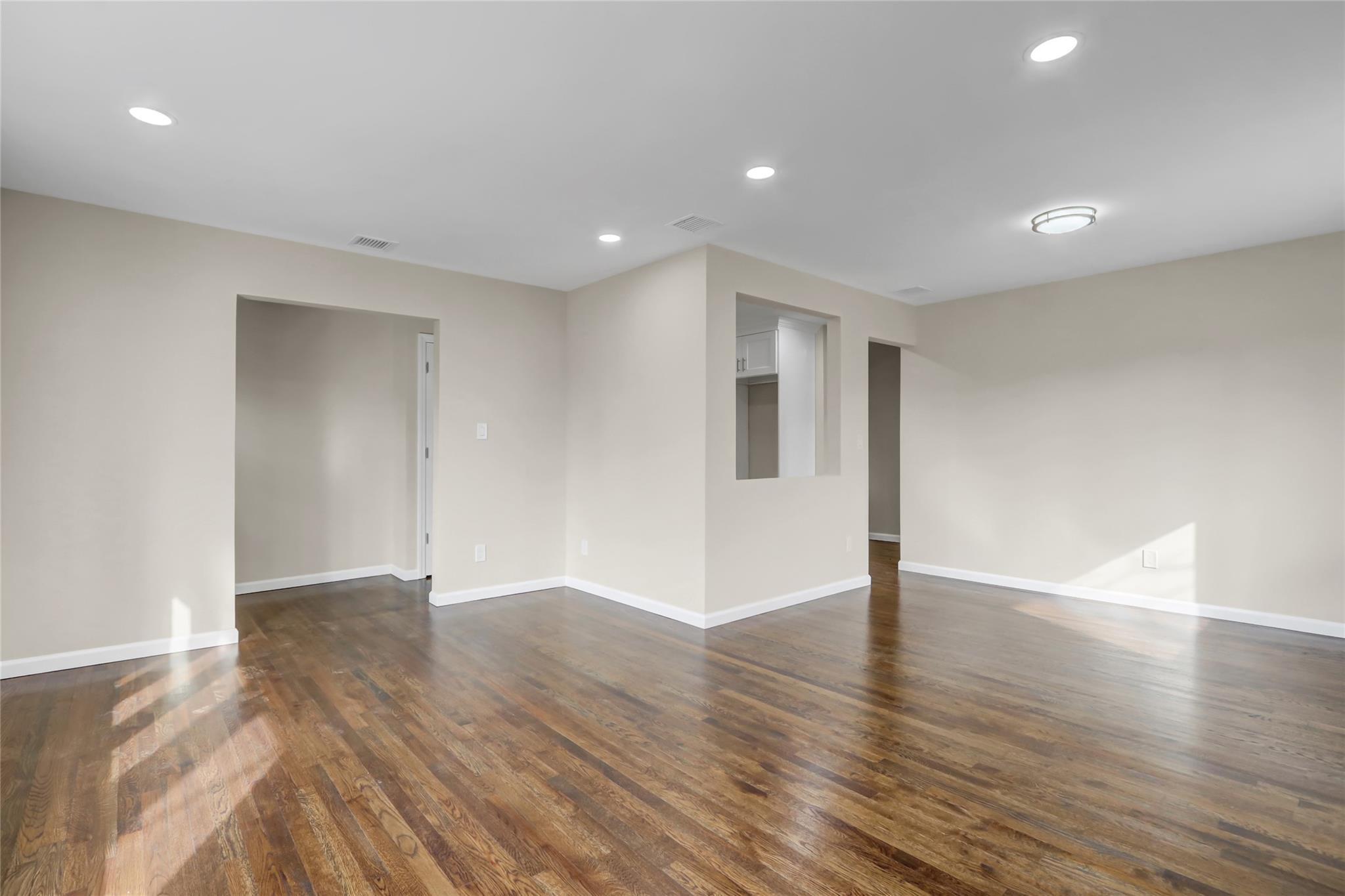 Single Family Little Whaleneck  Nassau County, NY 11566, MLS-848554-5