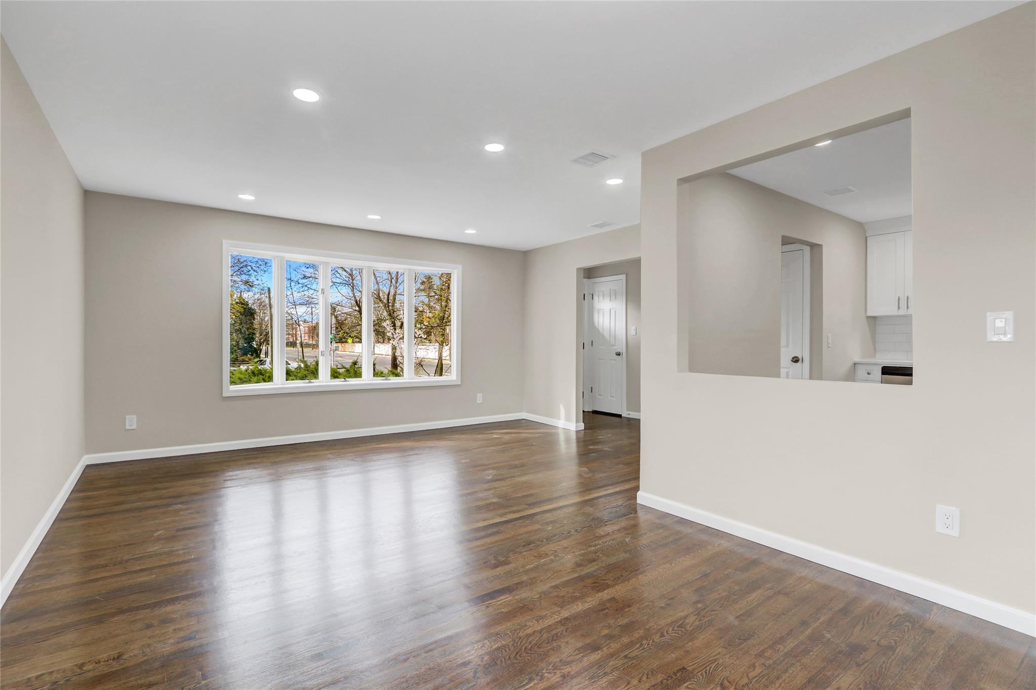 Single Family Little Whaleneck  Nassau County, NY 11566, MLS-848554-6