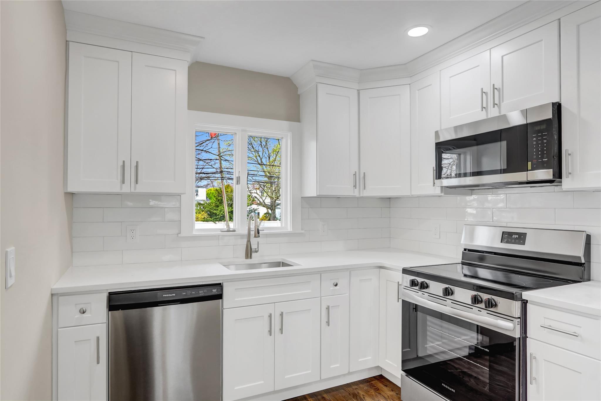 Single Family Little Whaleneck  Nassau County, NY 11566, MLS-848554-9