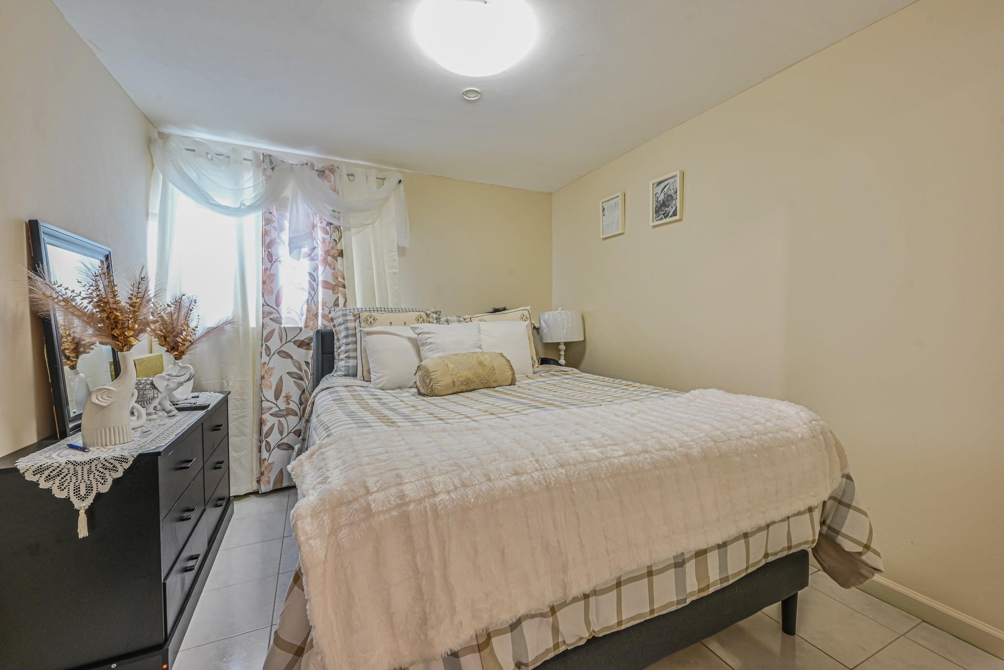 Single Family Arlington  Nassau County, NY 11580, MLS-848563-17
