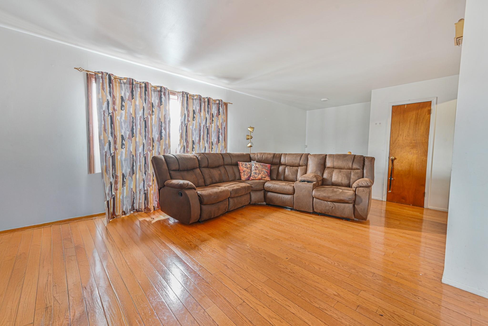 Single Family Arlington  Nassau County, NY 11580, MLS-848563-6