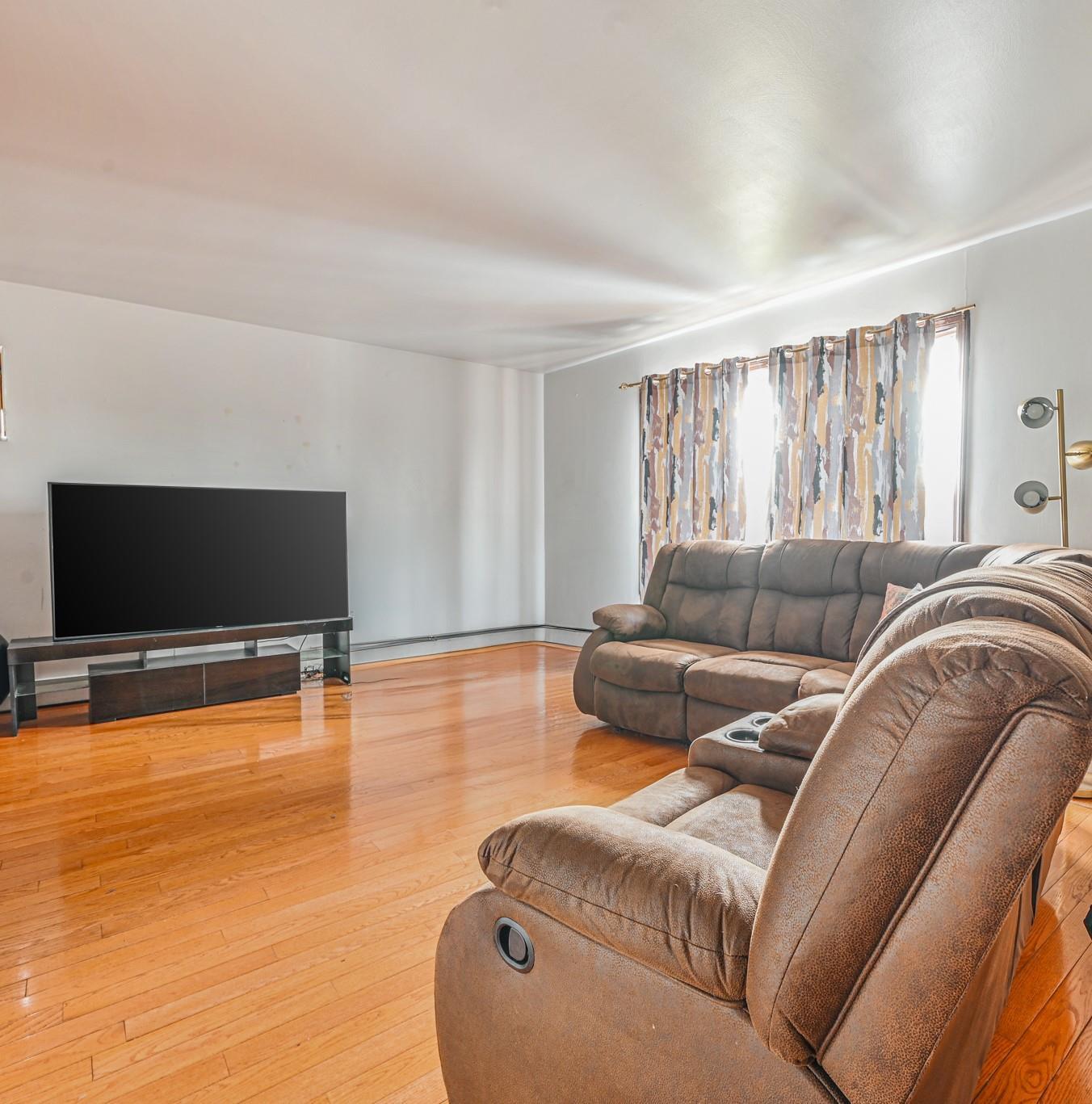 Single Family Arlington  Nassau County, NY 11580, MLS-848563-8