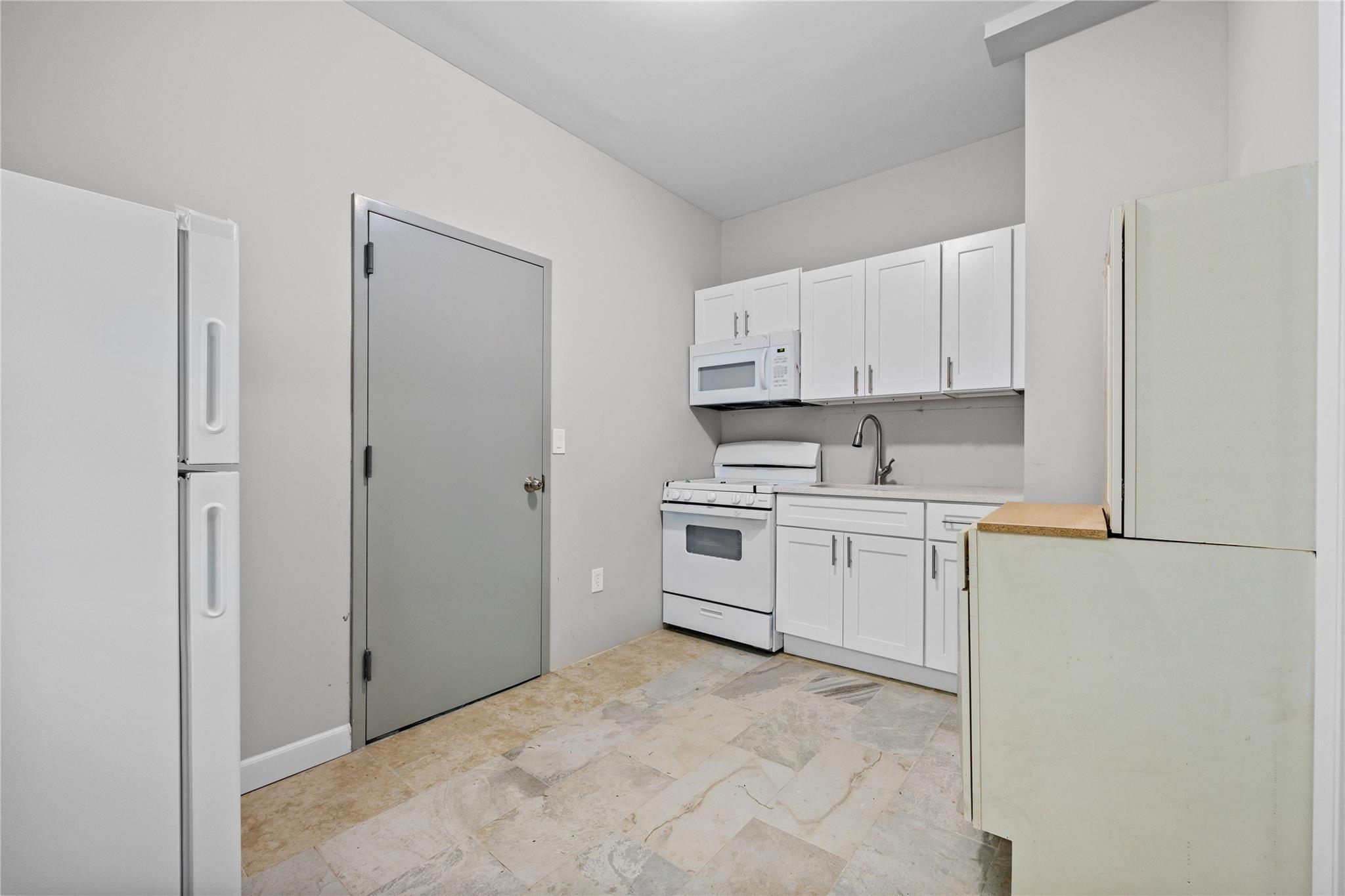 Single Family Van Cortlandt Park  Westchester County, NY 10705, MLS-848630-33