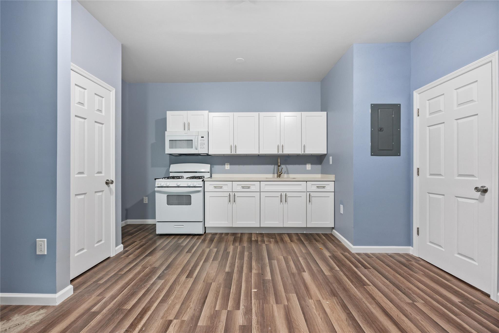 Single Family Van Cortlandt Park  Westchester County, NY 10705, MLS-848630-4