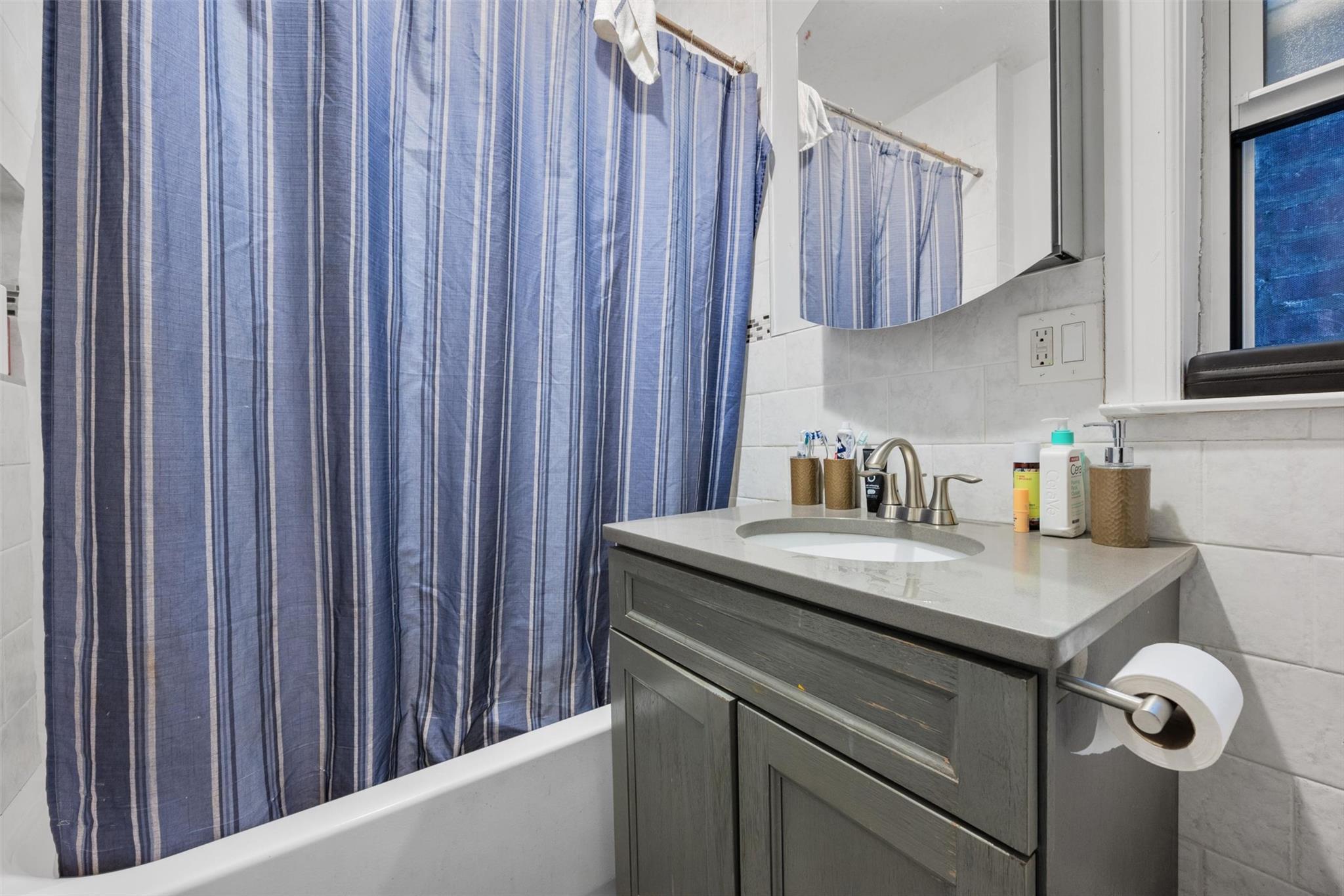 Single Family Harrington  Bronx, NY 10461, MLS-848641-30