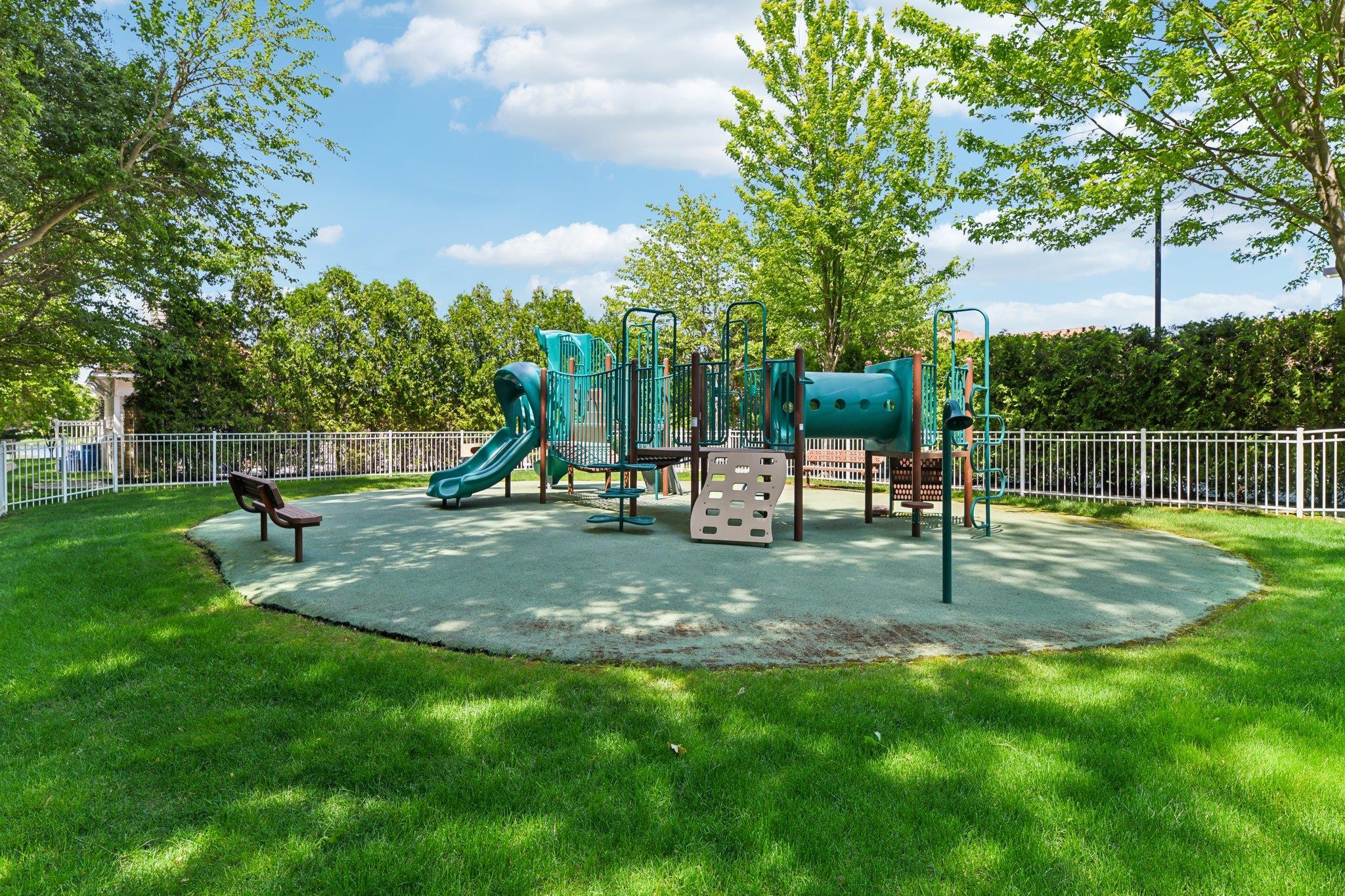 Single Family Hamlet Woods  Suffolk County, NY 11780, MLS-848685-25