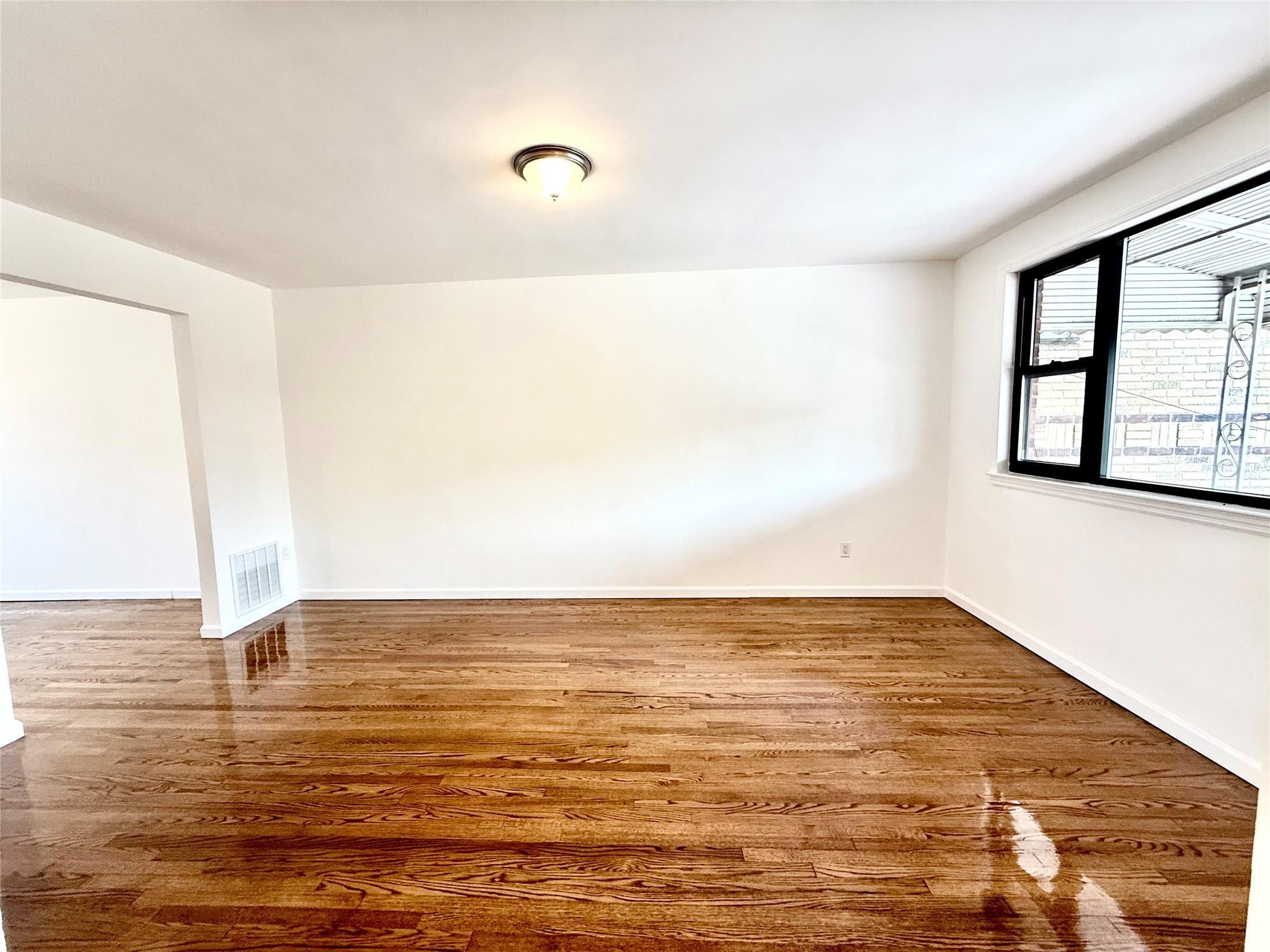 Single Family E 215th St,  Bronx,  Ny  Bronx, NY 10469, MLS-848708-3