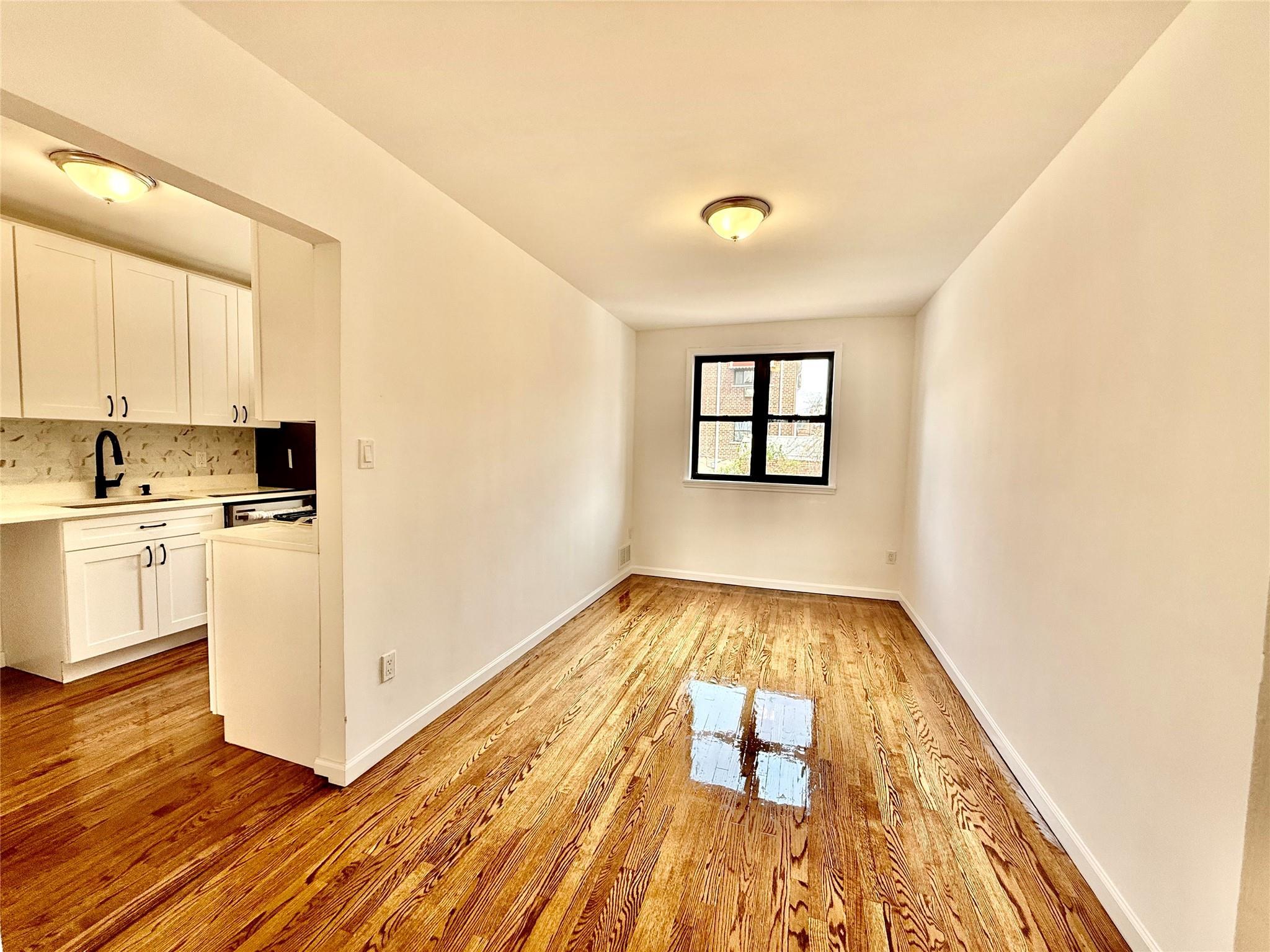 Single Family E 215th St,  Bronx,  Ny  Bronx, NY 10469, MLS-848708-4