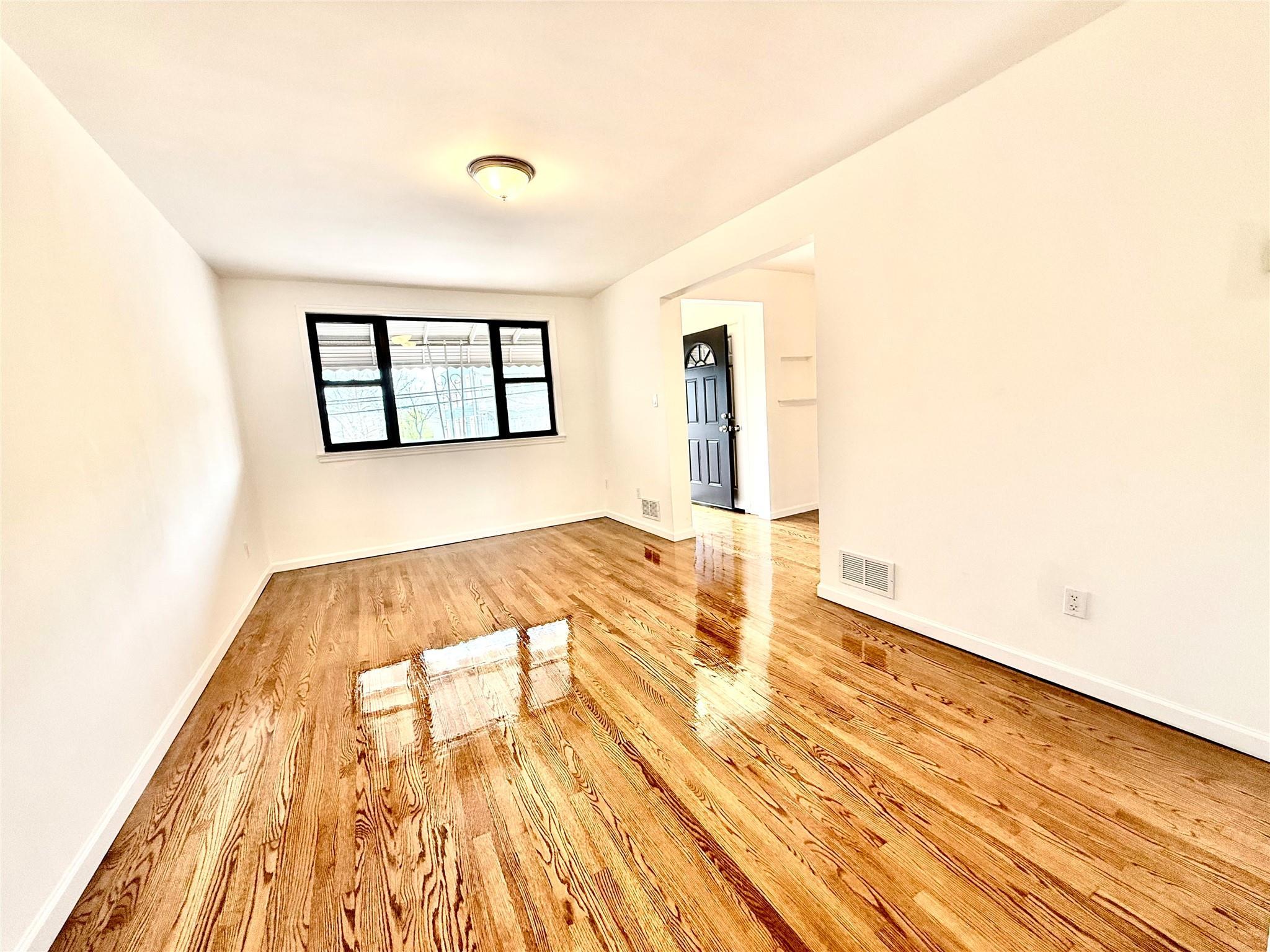 Single Family E 215th St,  Bronx,  Ny  Bronx, NY 10469, MLS-848708-5