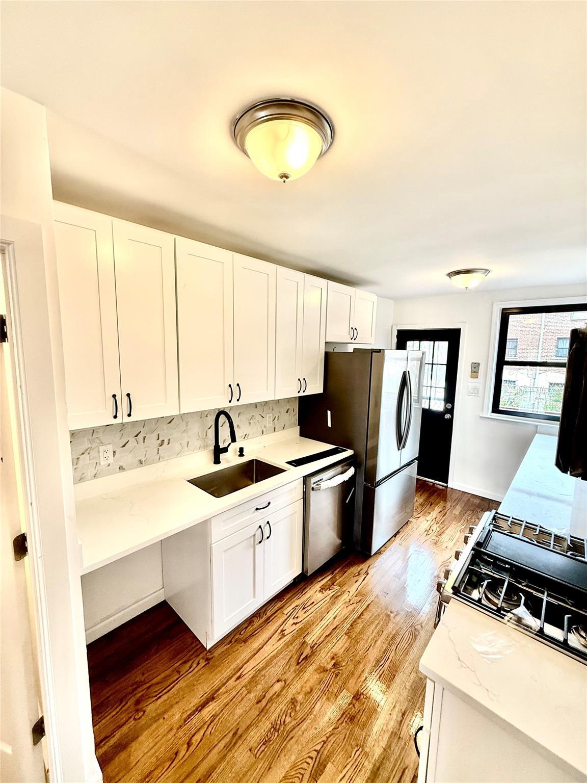 Single Family E 215th St,  Bronx,  Ny  Bronx, NY 10469, MLS-848708-7