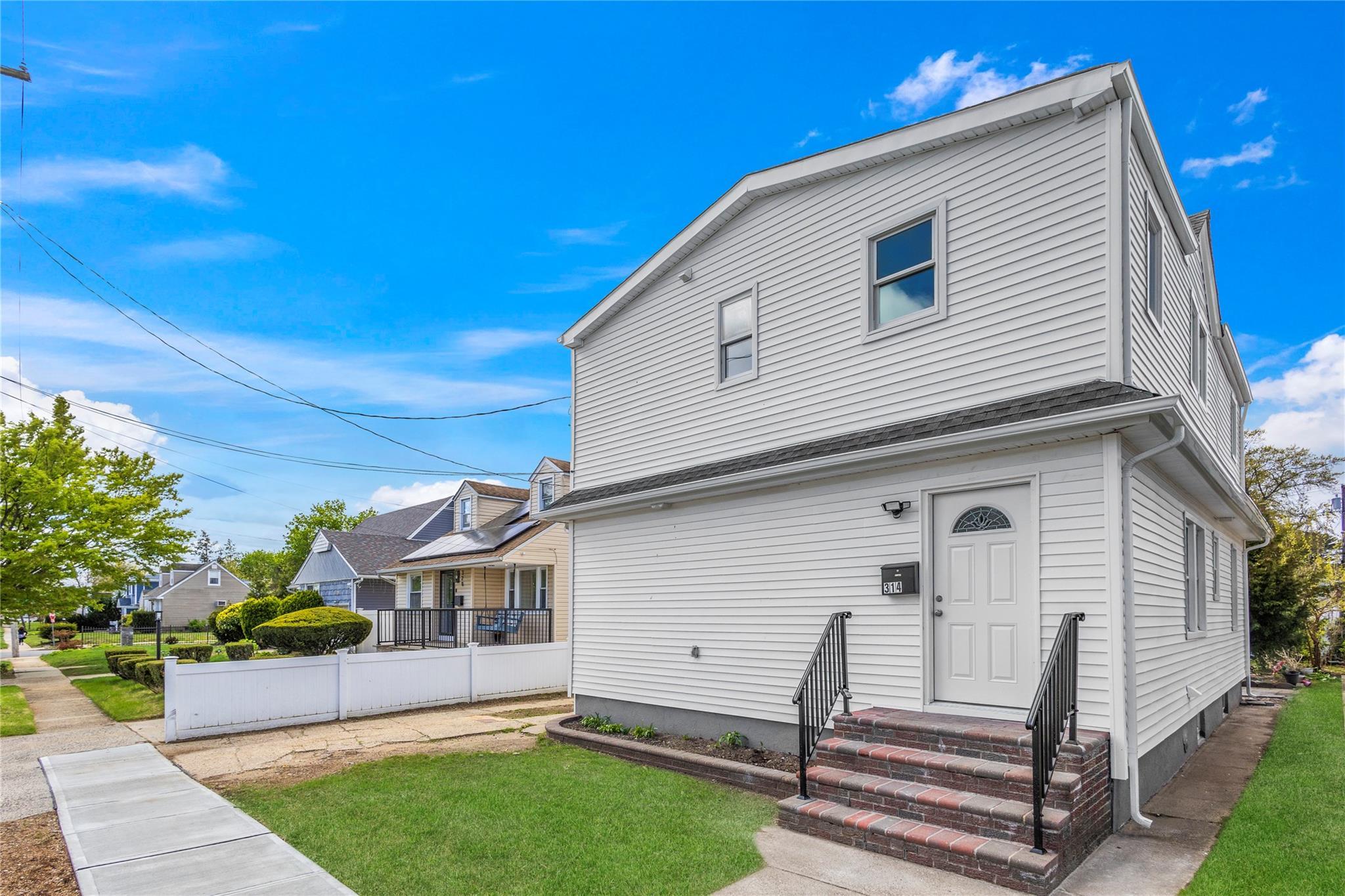 Single Family Greengrove  Nassau County, NY 11553, MLS-848757-22