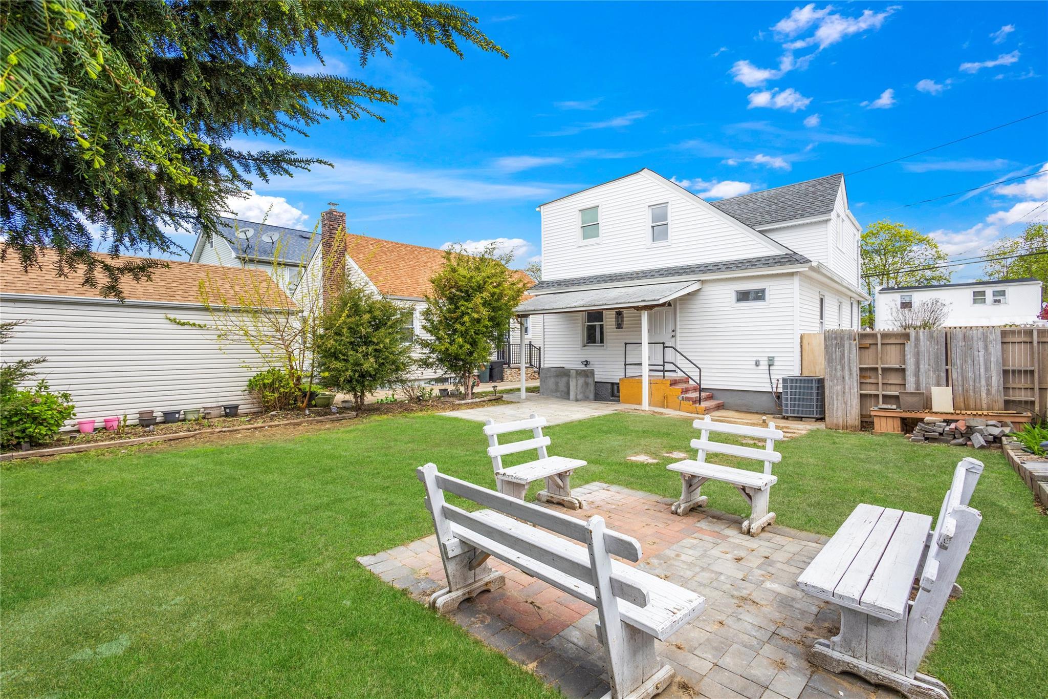 Single Family Greengrove  Nassau County, NY 11553, MLS-848757-24