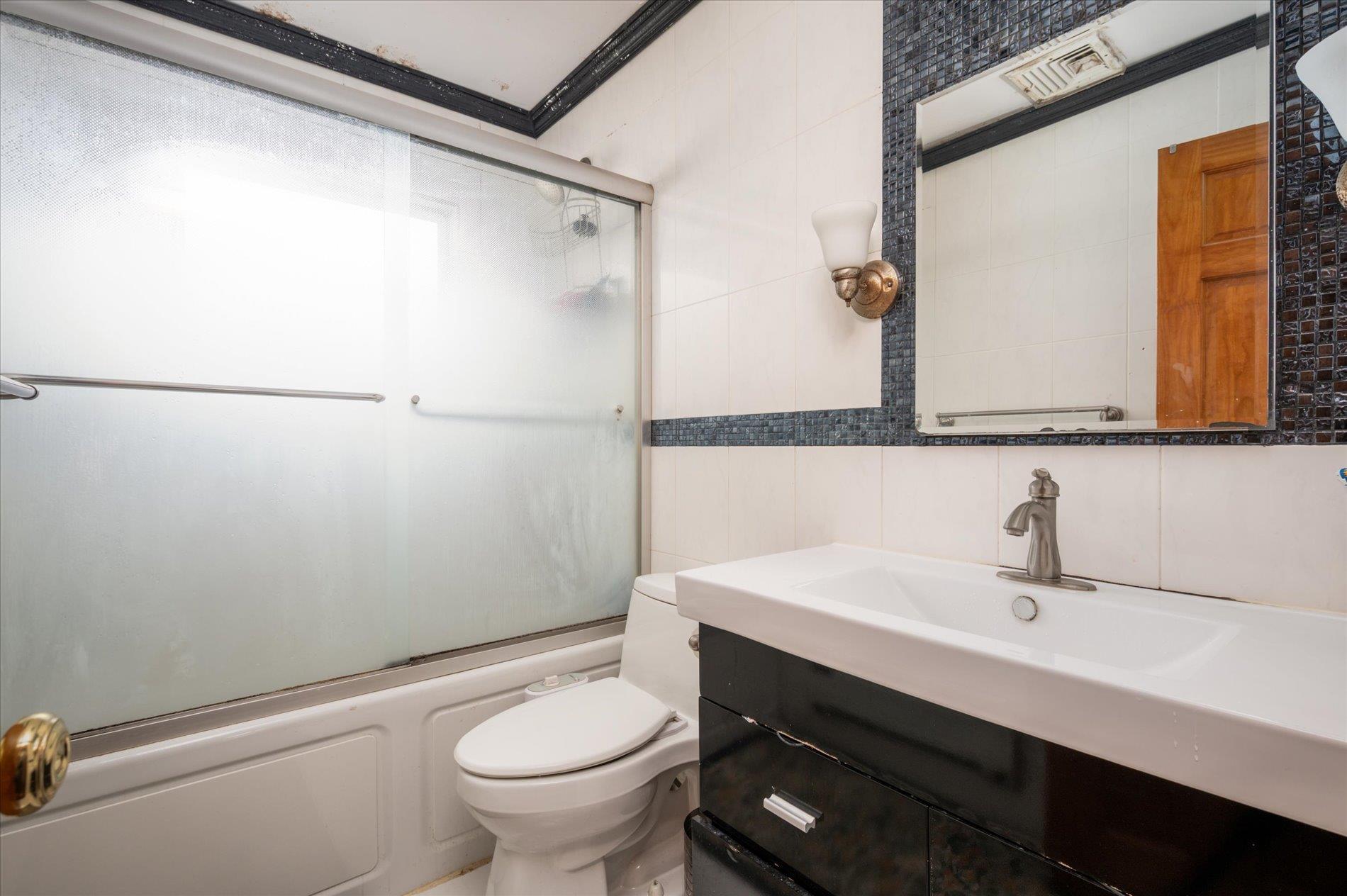 Single Family Southwood  Nassau County, NY 11791, MLS-848836-14
